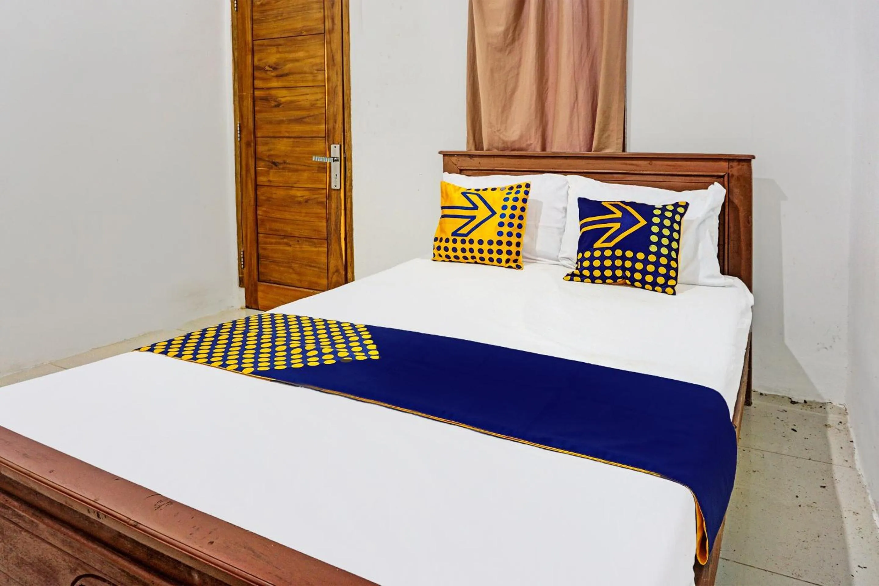 Bedroom, Bed in OYO 92183 Komang Resort Klayar