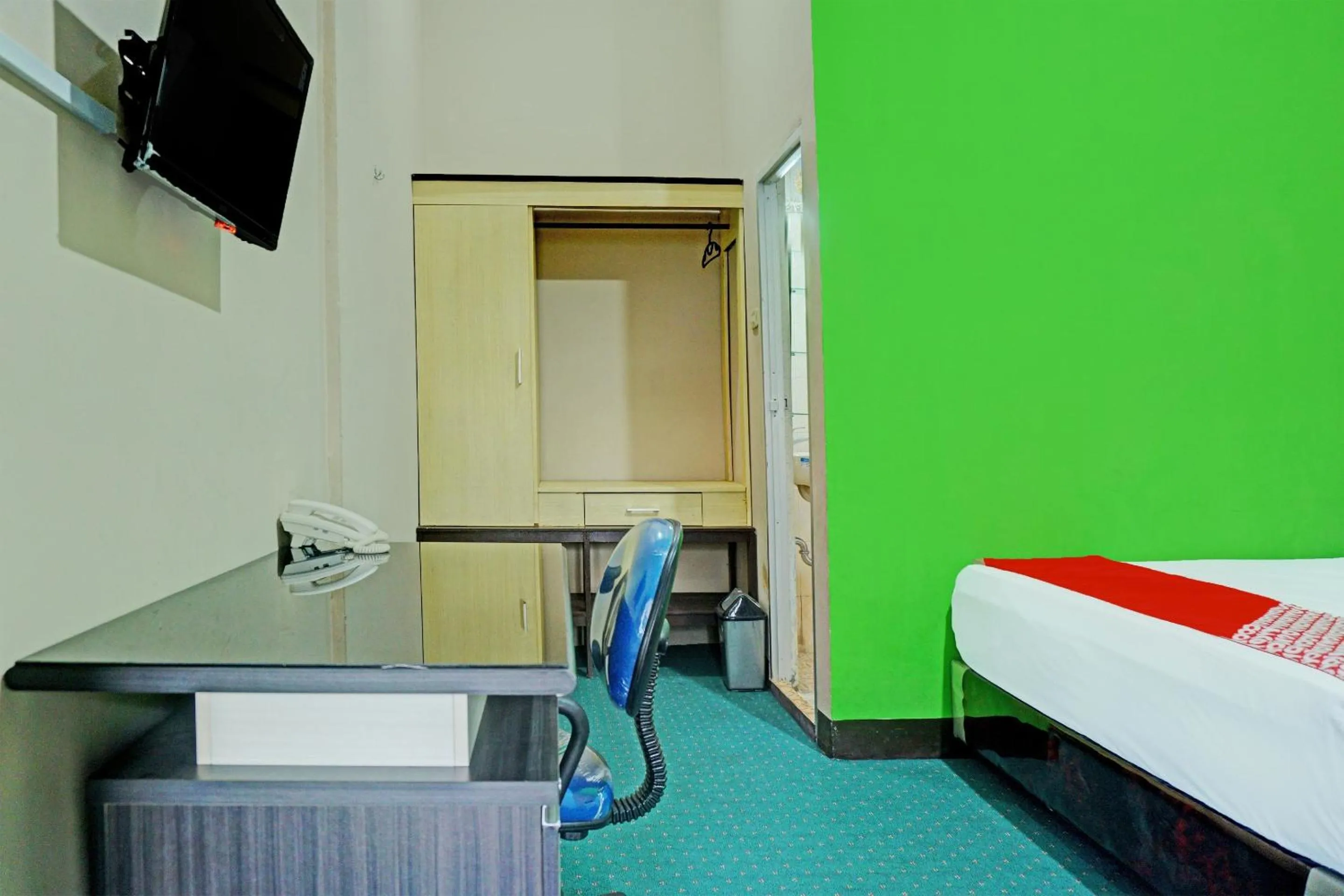 Bedroom, Bed in Hotel O Wisma Inayah Syariah