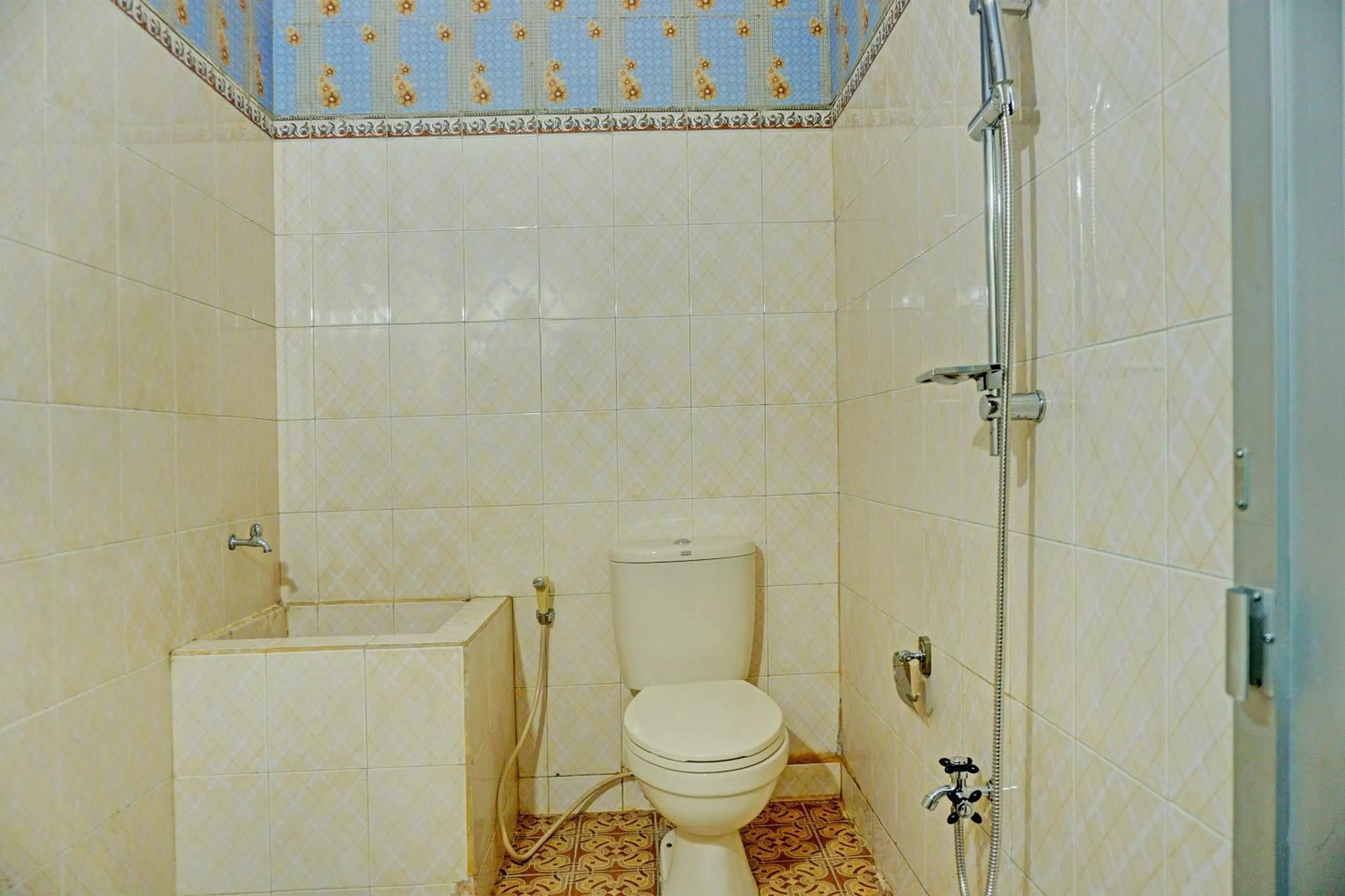 Bathroom in Hotel O Wisma Inayah Syariah