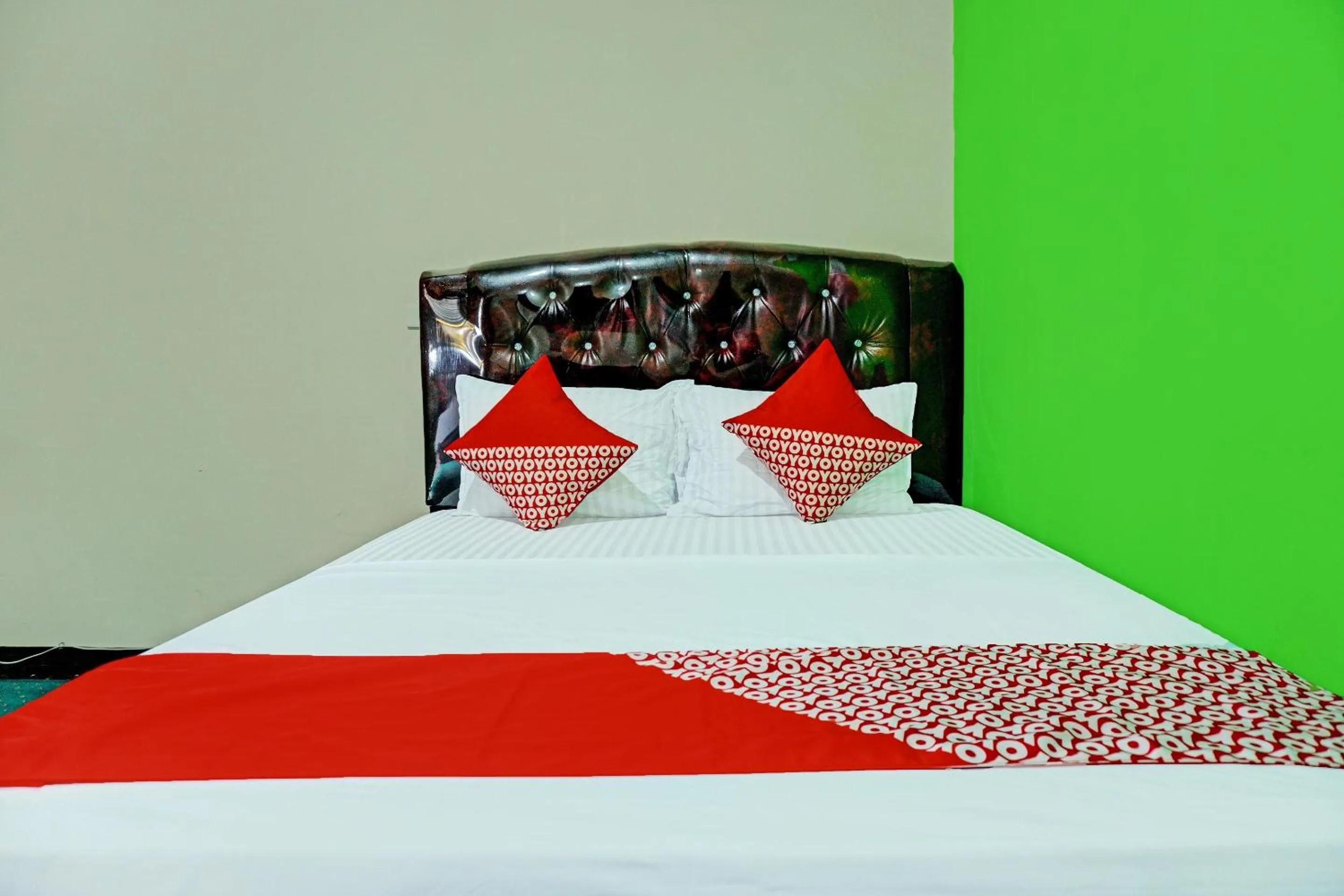 Bedroom, Bed in Hotel O Wisma Inayah Syariah