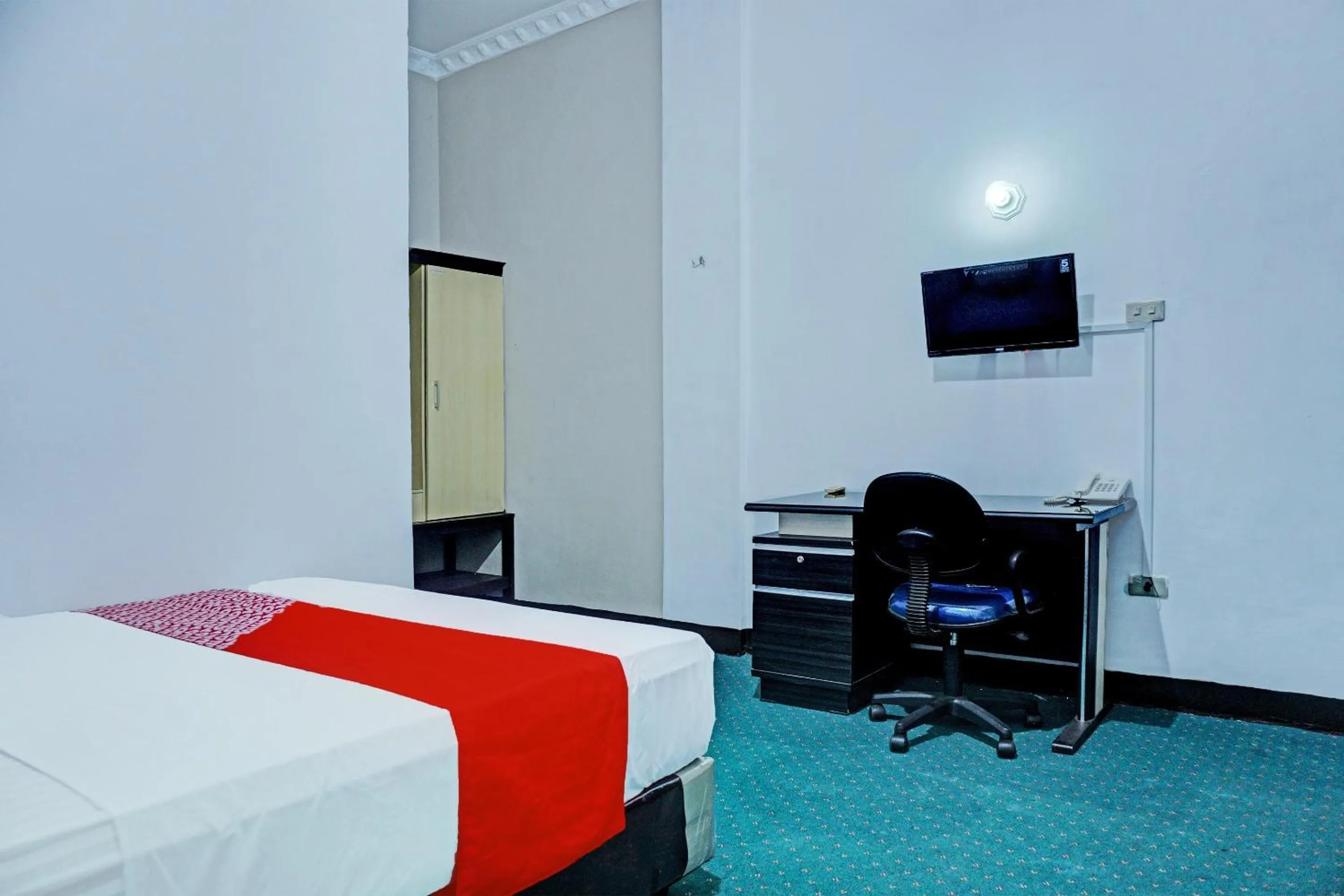 Bedroom, Bed in Hotel O Wisma Inayah Syariah