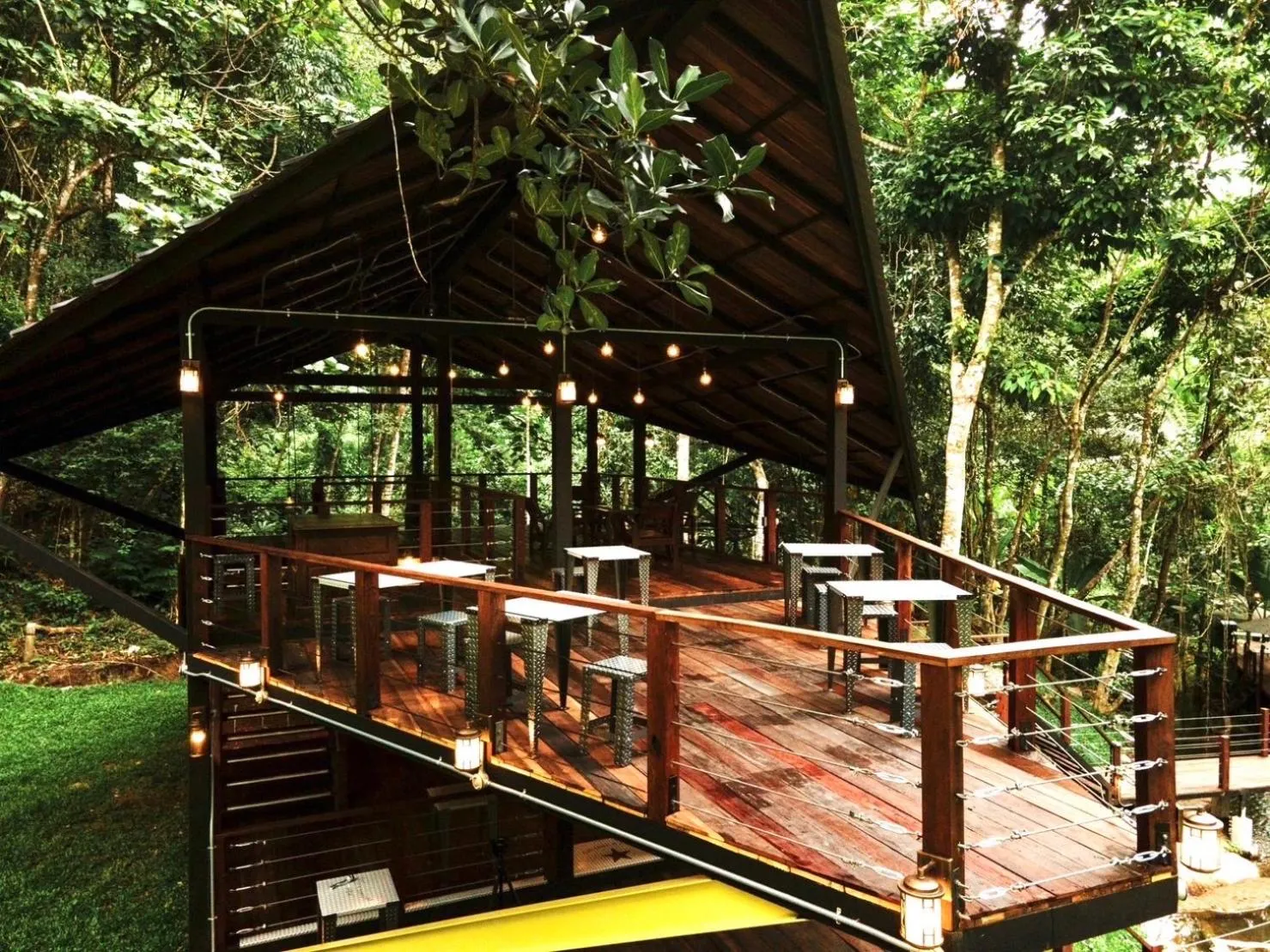 Restaurant/places to eat in Voraman B-One