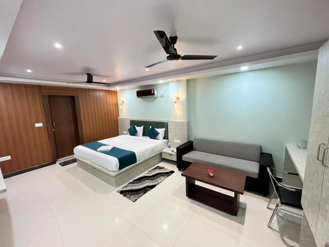 Bed in Hotel Soneva Inn