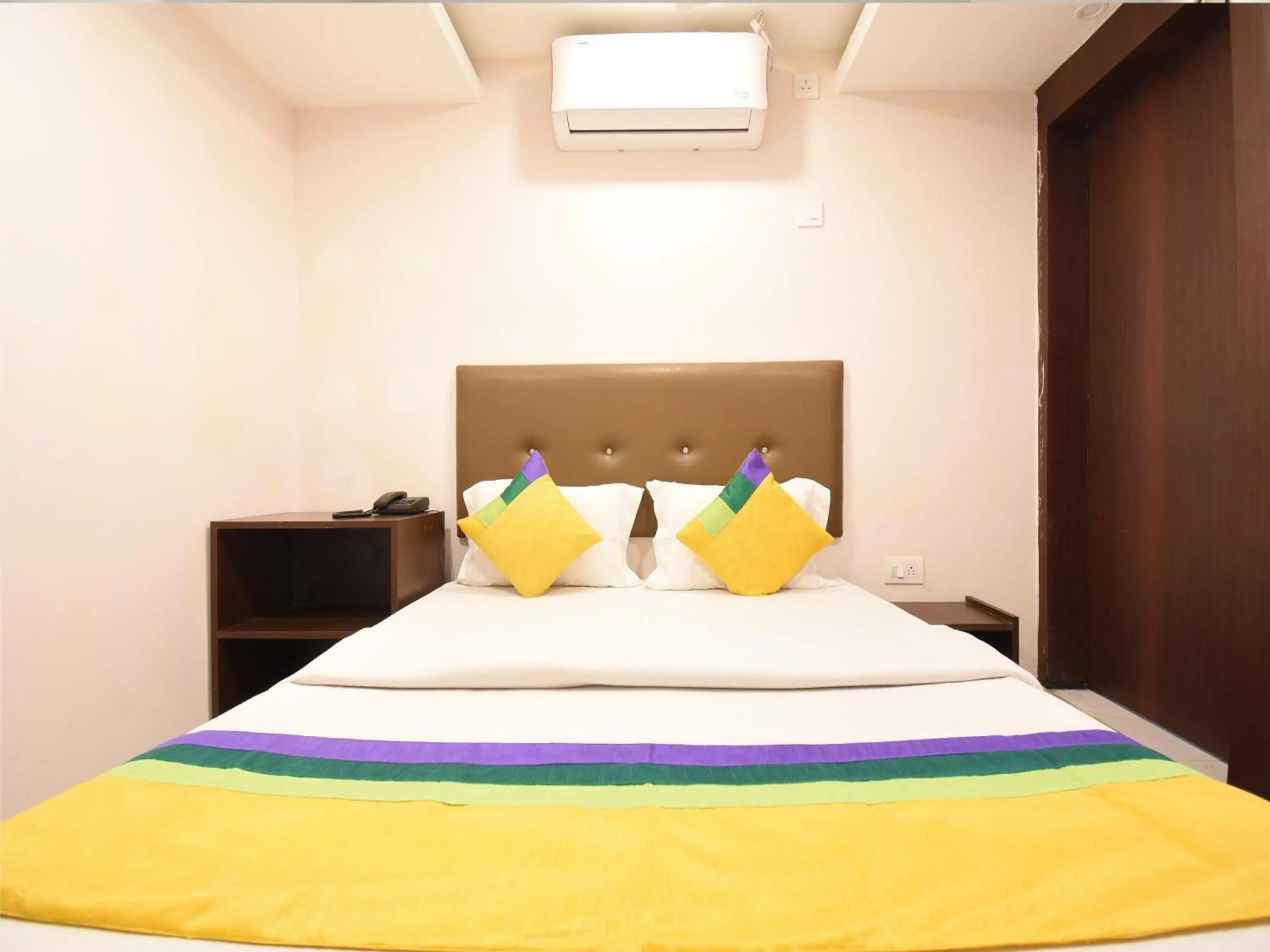 Bed in Hotel Soneva Inn