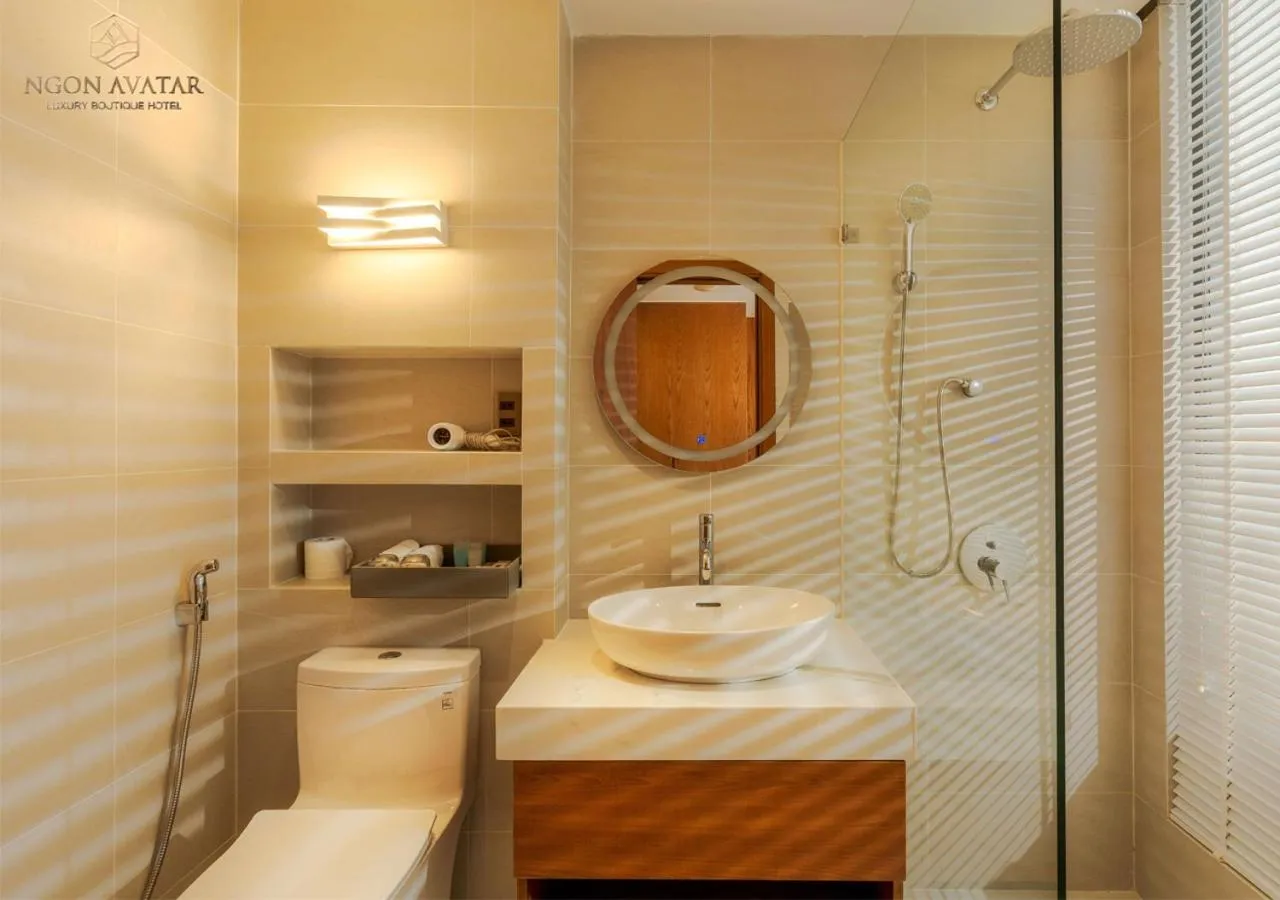 Shower in Ngon Avatar Hotel