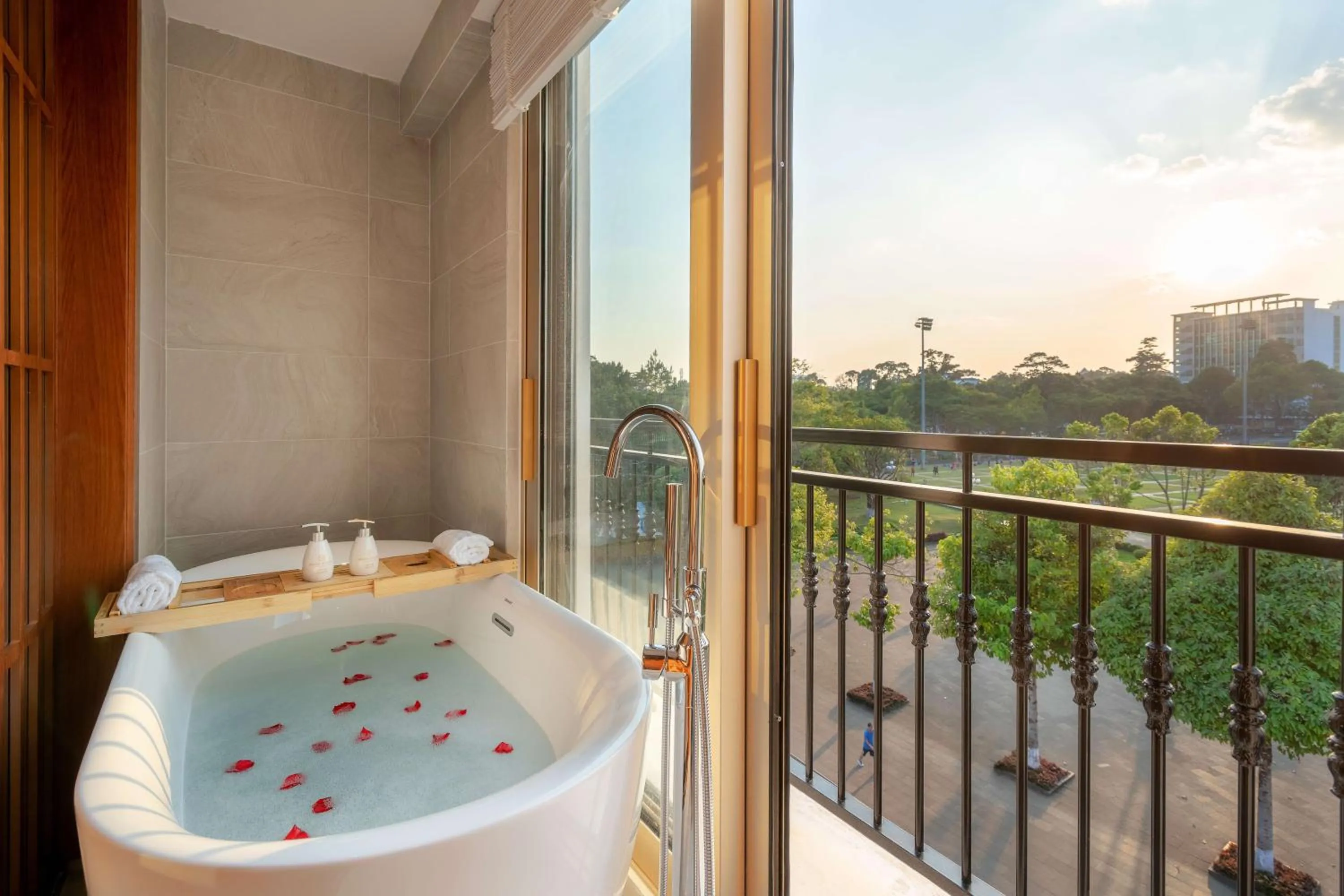 Day in Ngon Avatar Hotel