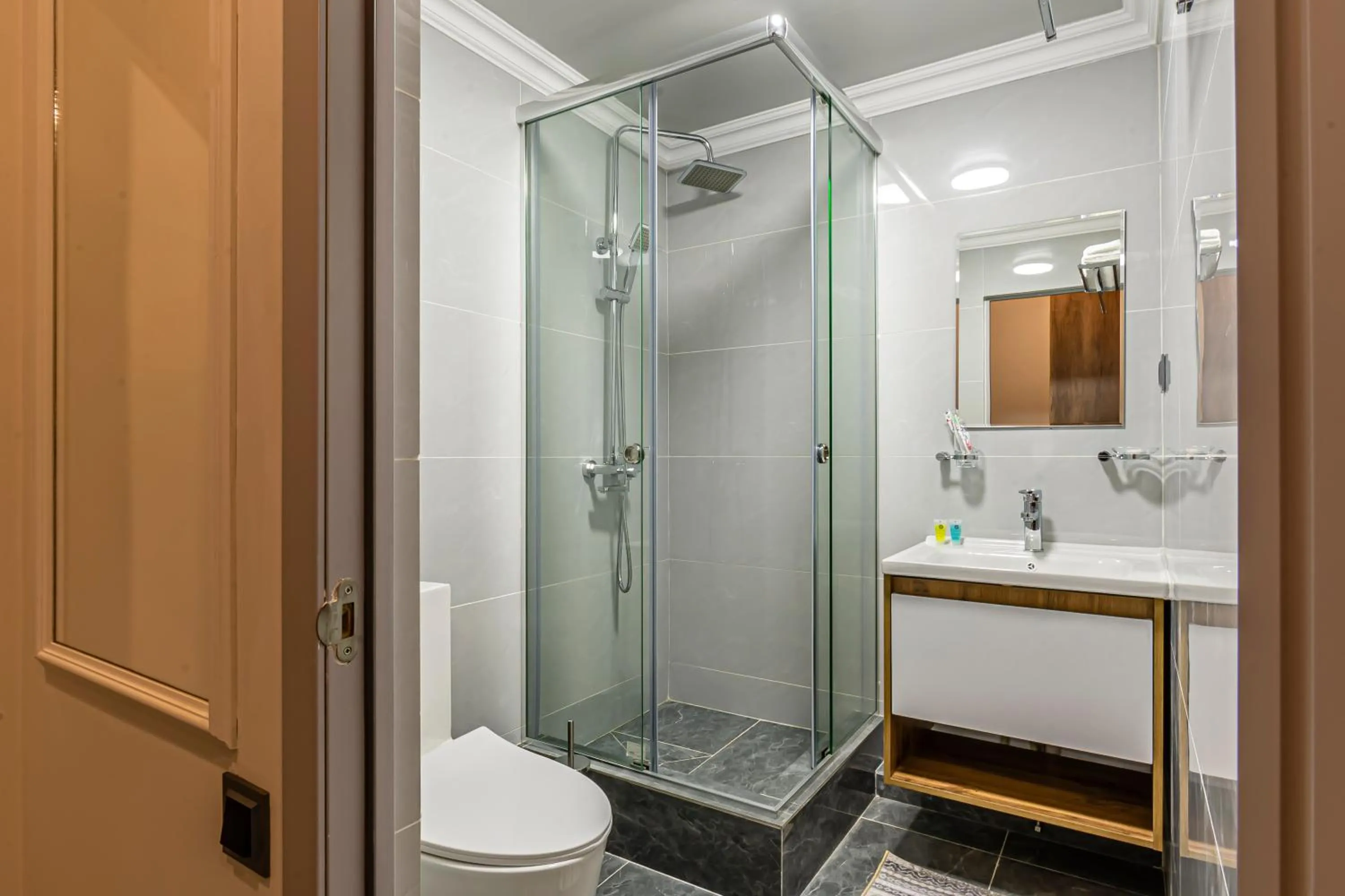 Shower in Oscar Hotel by AG Hotels Group
