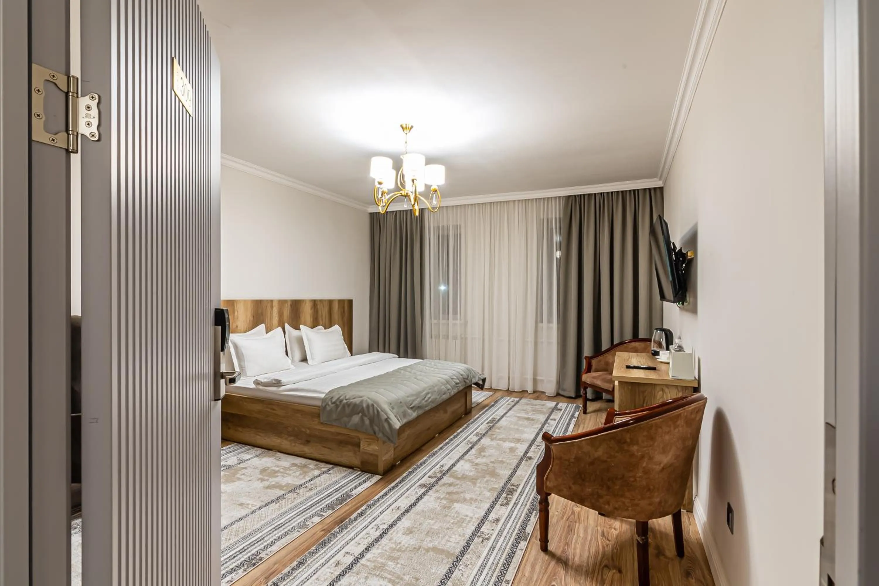 Photo of the whole room, Bed in Oscar Hotel by AG Hotels Group