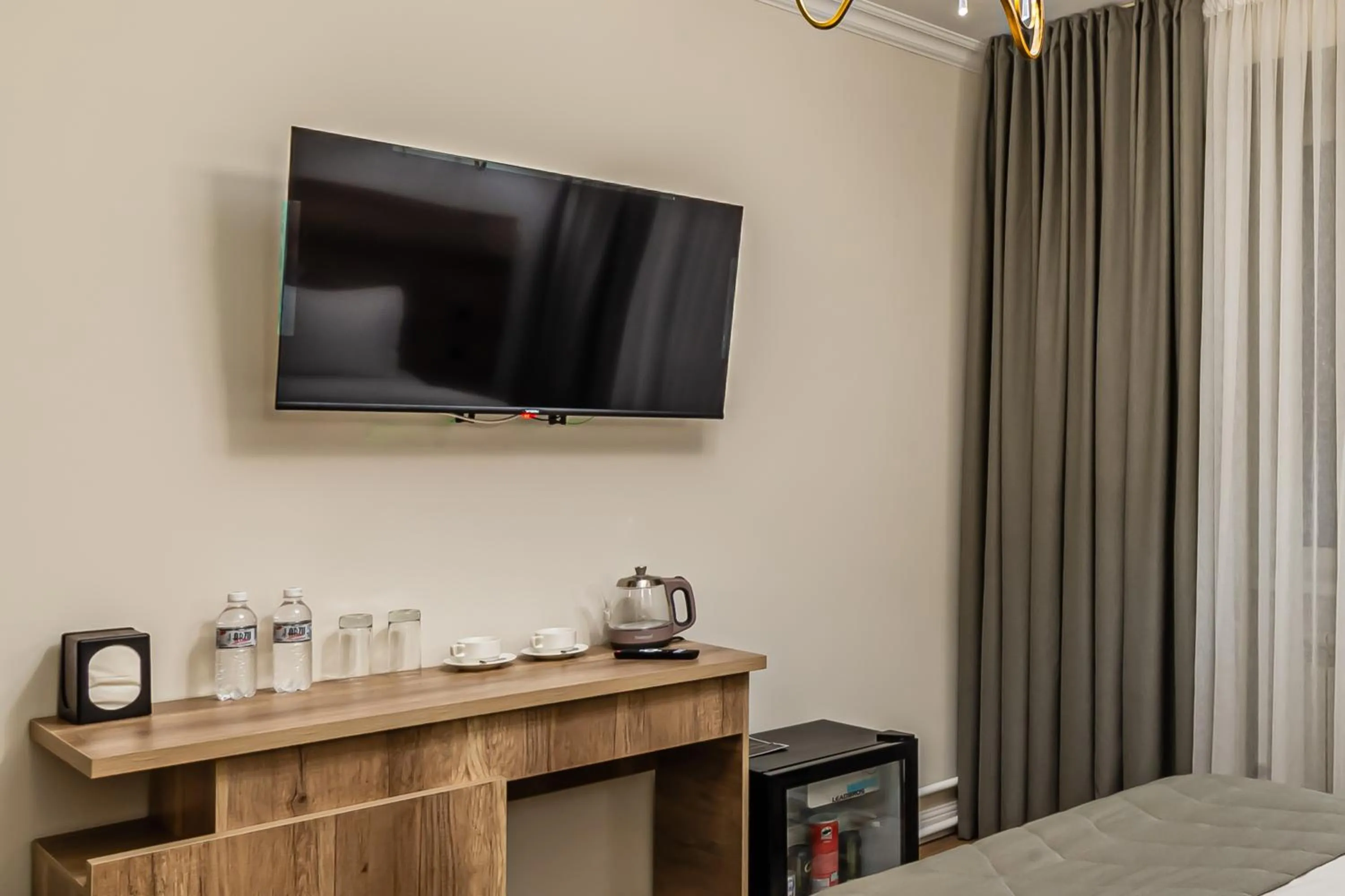 TV and multimedia, Bed in Oscar Hotel by AG Hotels Group