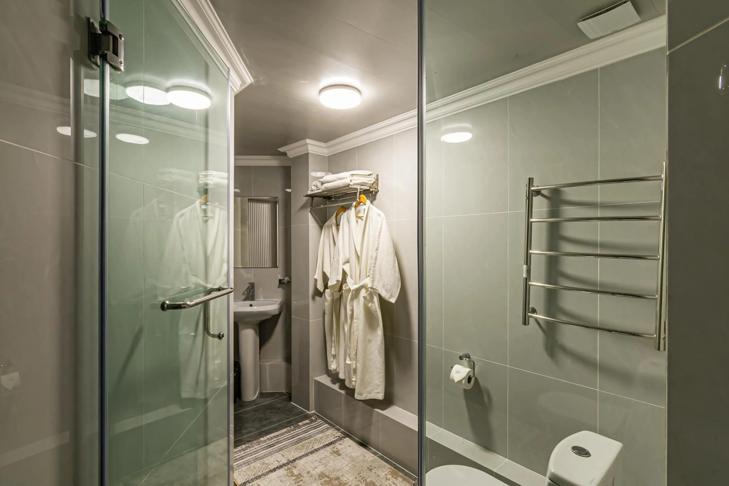 Shower in Oscar Hotel by AG Hotels Group