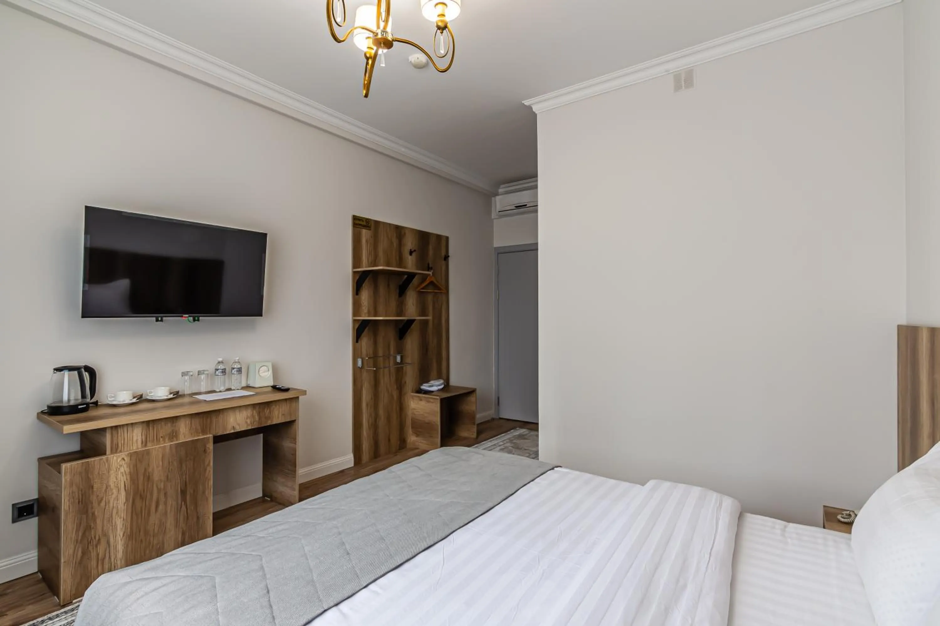 TV and multimedia, Bed in Oscar Hotel by AG Hotels Group