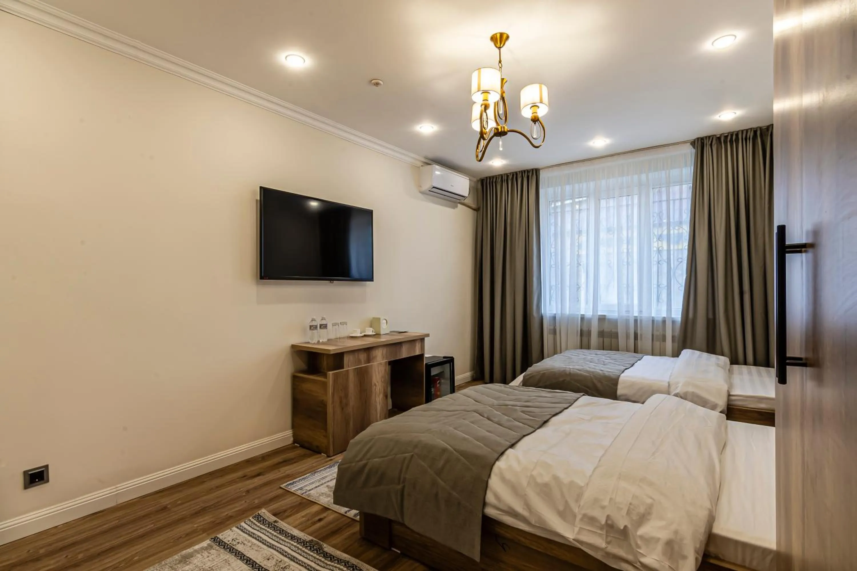 TV and multimedia, Bed in Oscar Hotel by AG Hotels Group