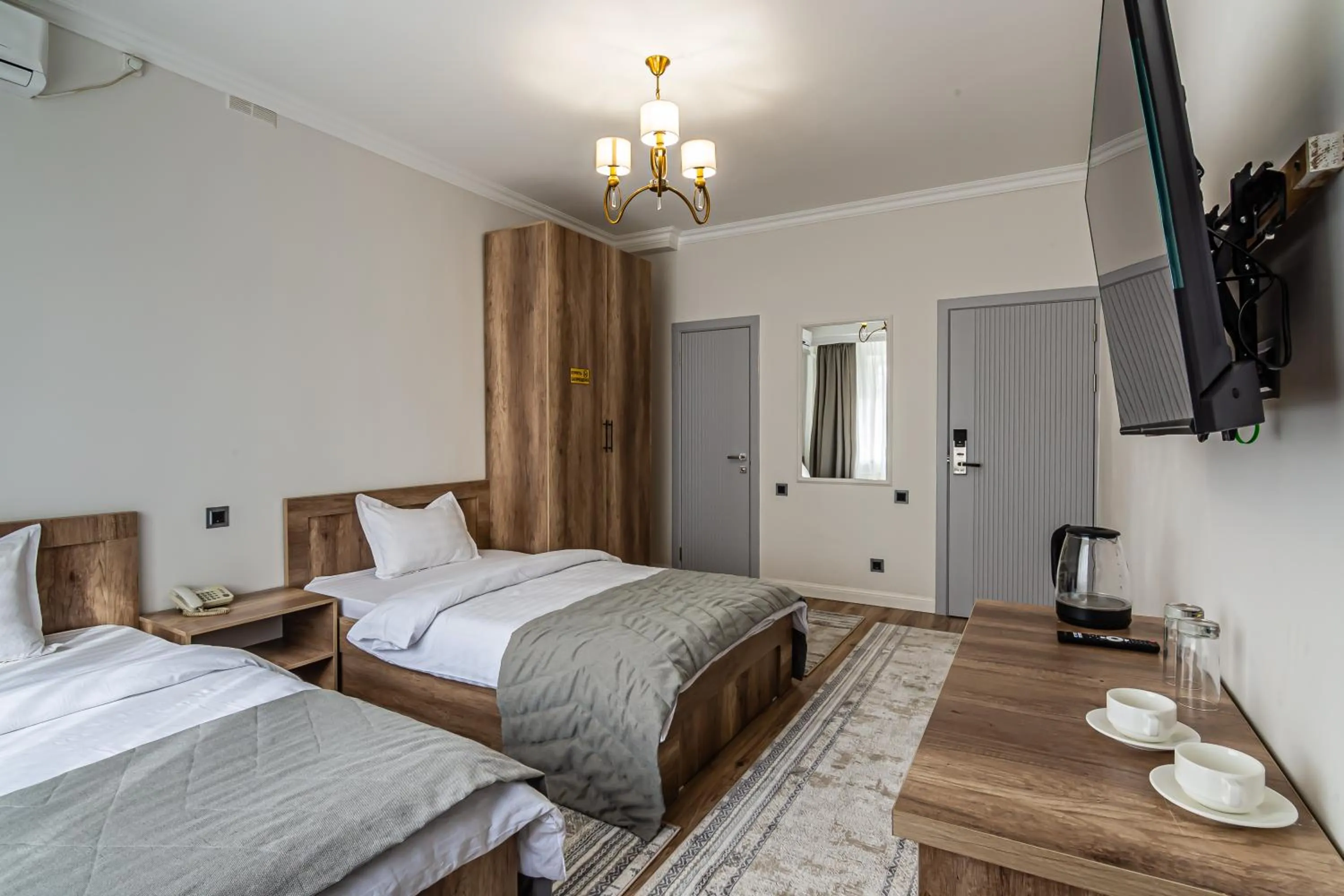 TV and multimedia, Bed in Oscar Hotel by AG Hotels Group