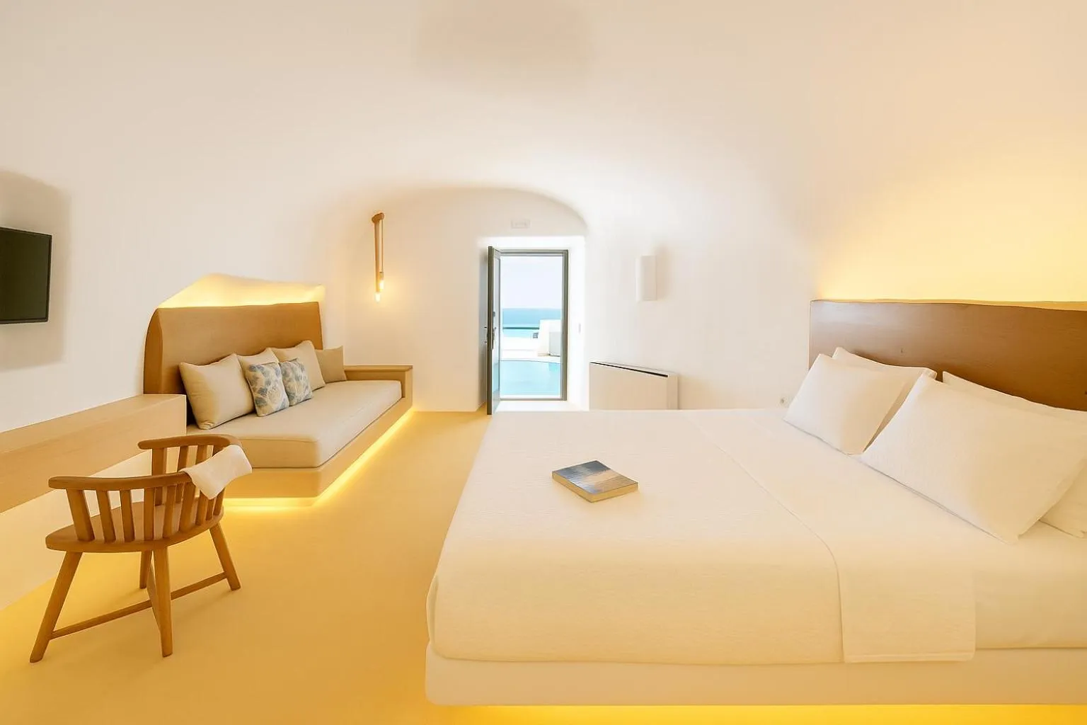 Bedroom, Bed in Chic Hotel Santorini