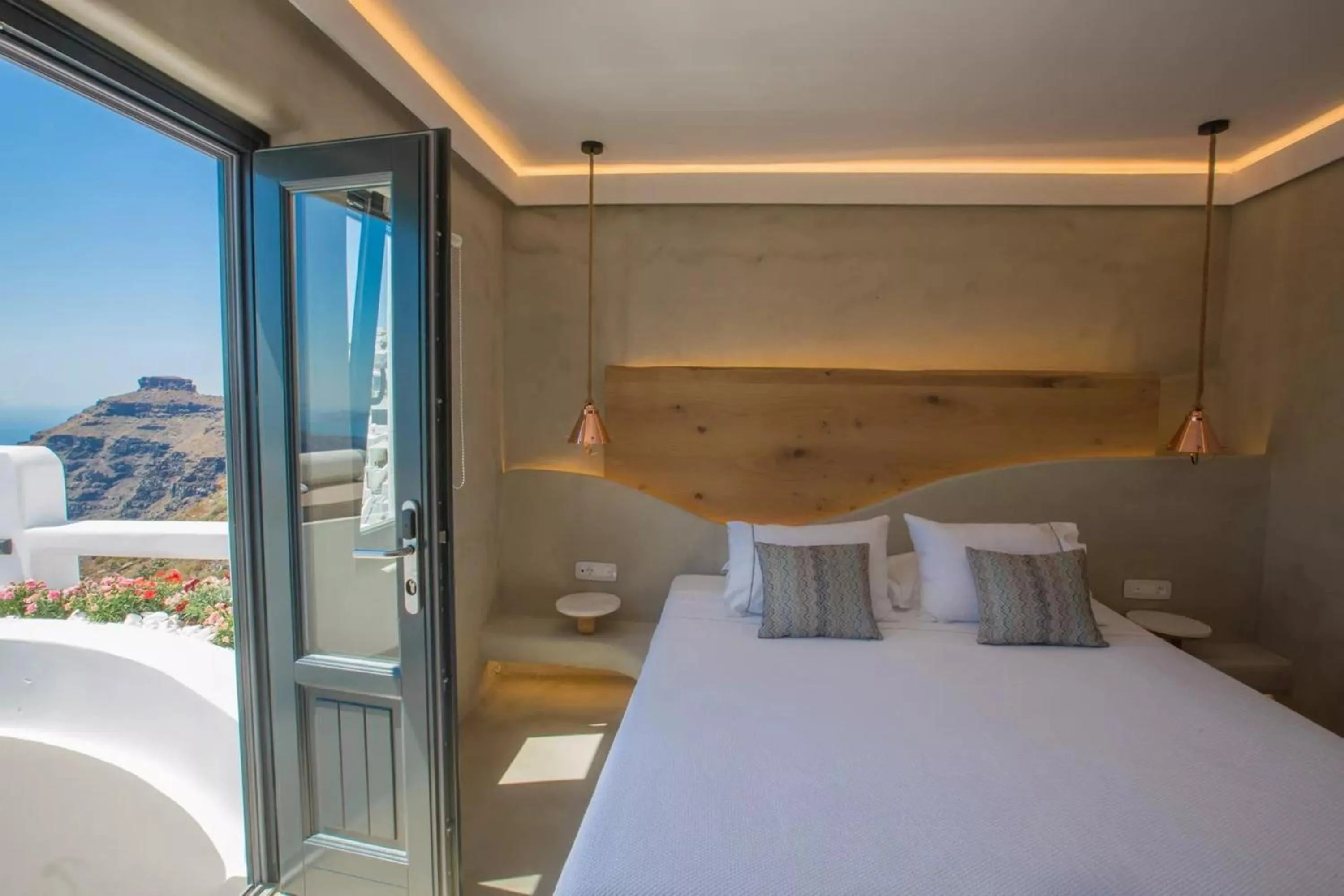 Executive Suite with Outdoor Hot Tub and Caldera View in Chic Hotel Santorini