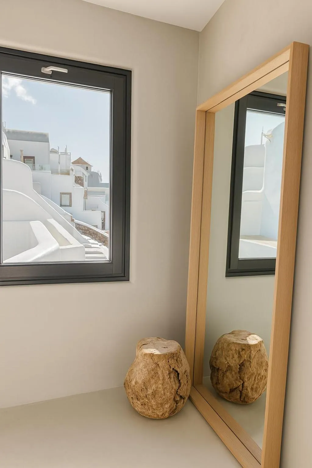 Day in Chic Hotel Santorini