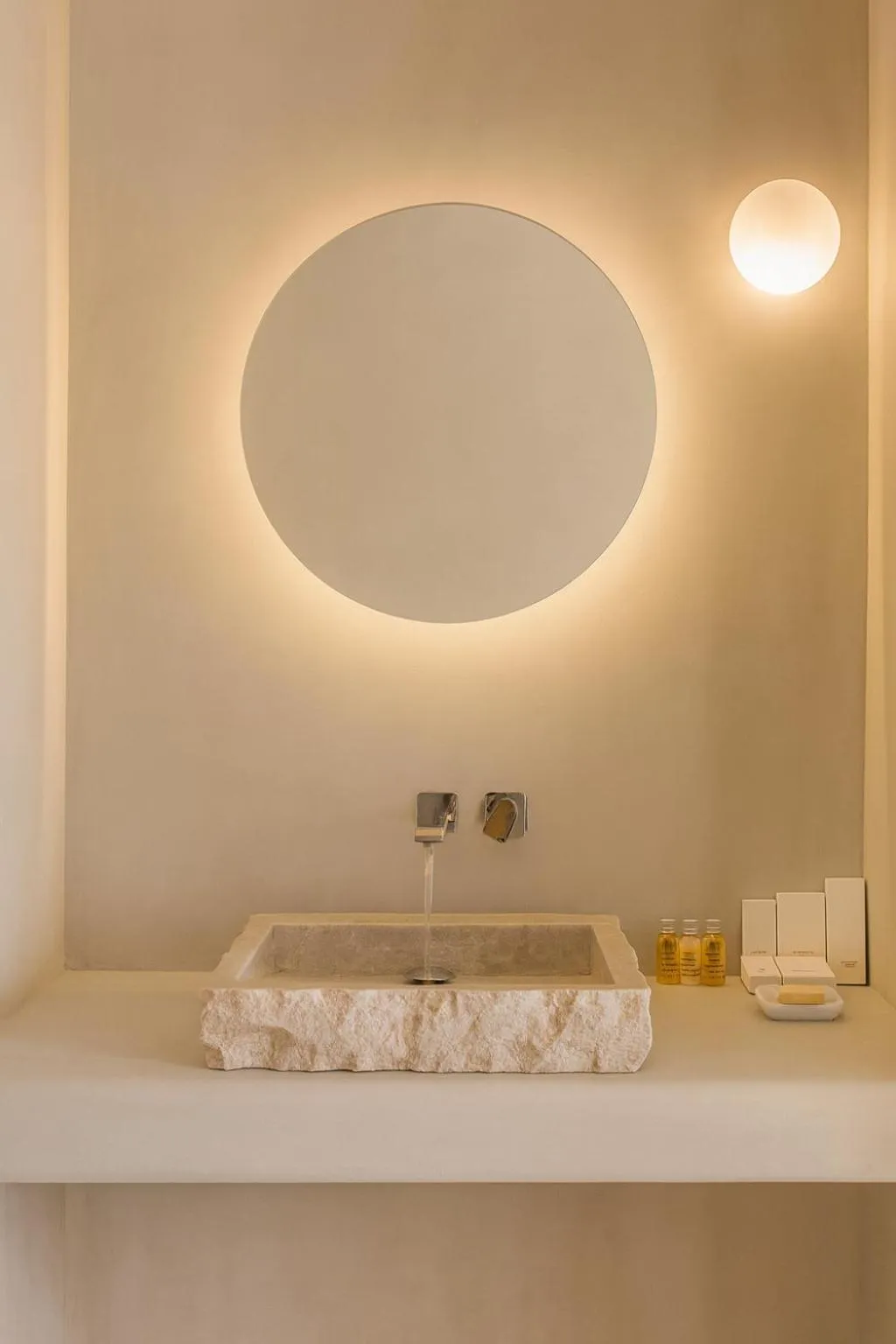 Decorative detail in Chic Hotel Santorini