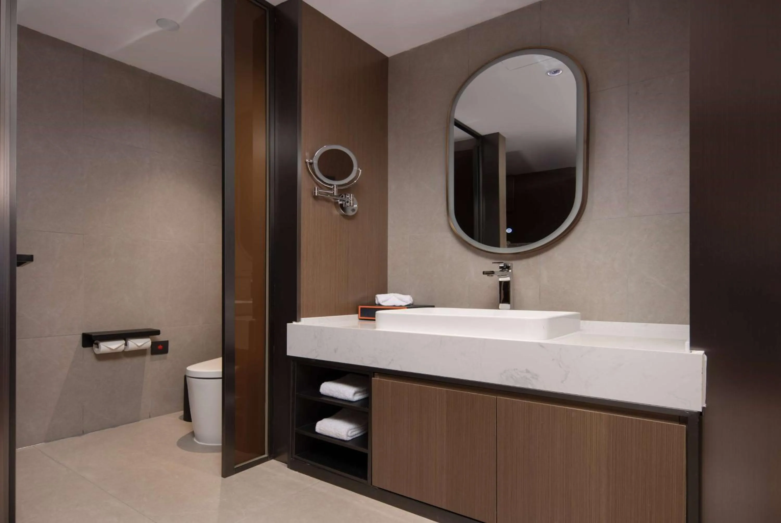 Bathroom in Days Hotel by Wyndham Chongqing Chenjiaping