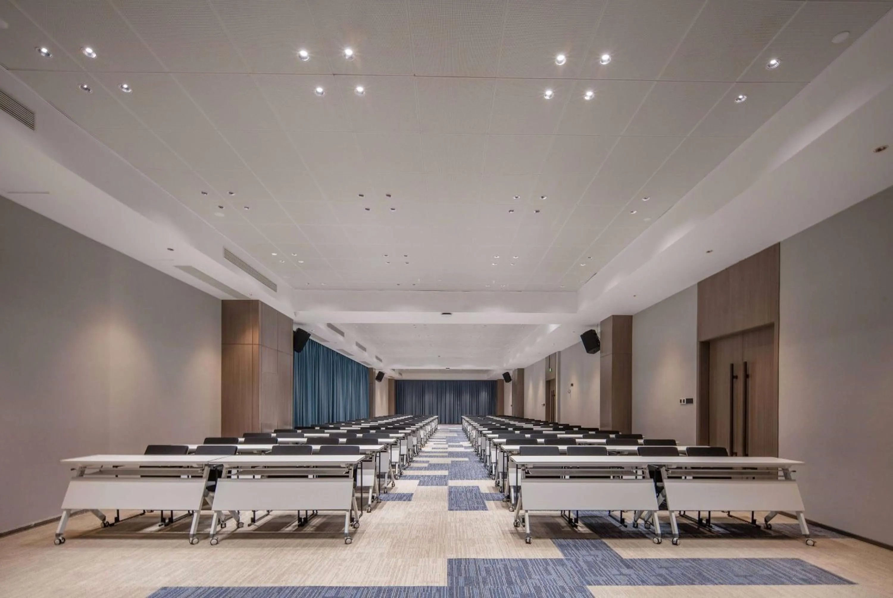 Meeting/conference room in Days Hotel by Wyndham Chongqing Chenjiaping