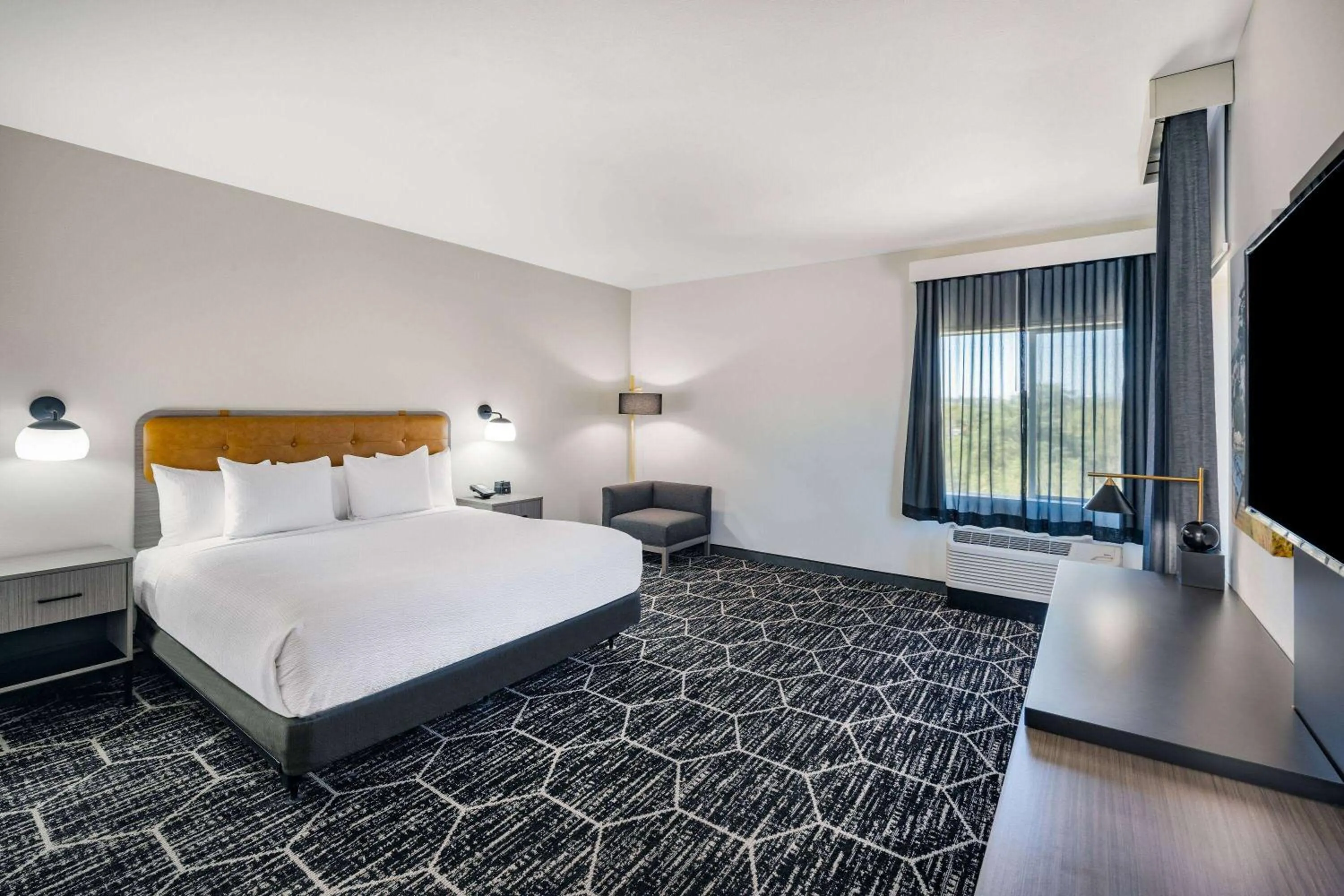 Photo of the whole room, Bed in La Quinta Inn & Suites by Wyndham Yucaipa