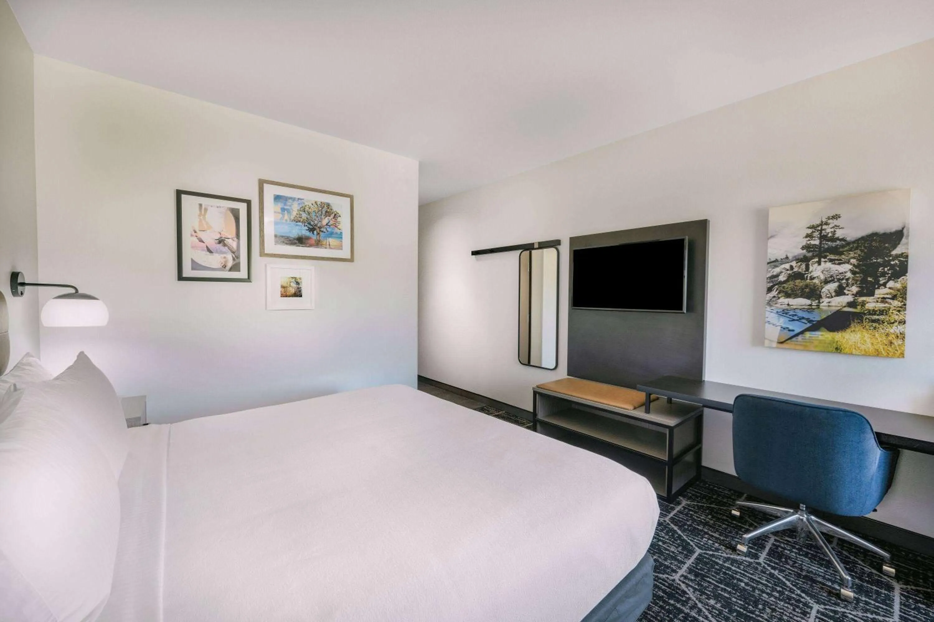 Bed in La Quinta Inn & Suites by Wyndham Yucaipa