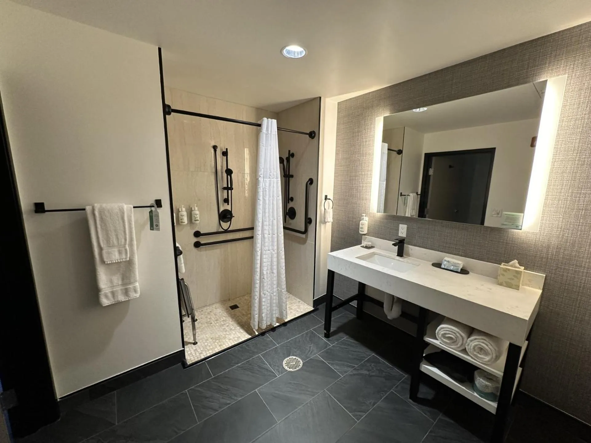 Bathroom in La Quinta Inn & Suites by Wyndham Yucaipa
