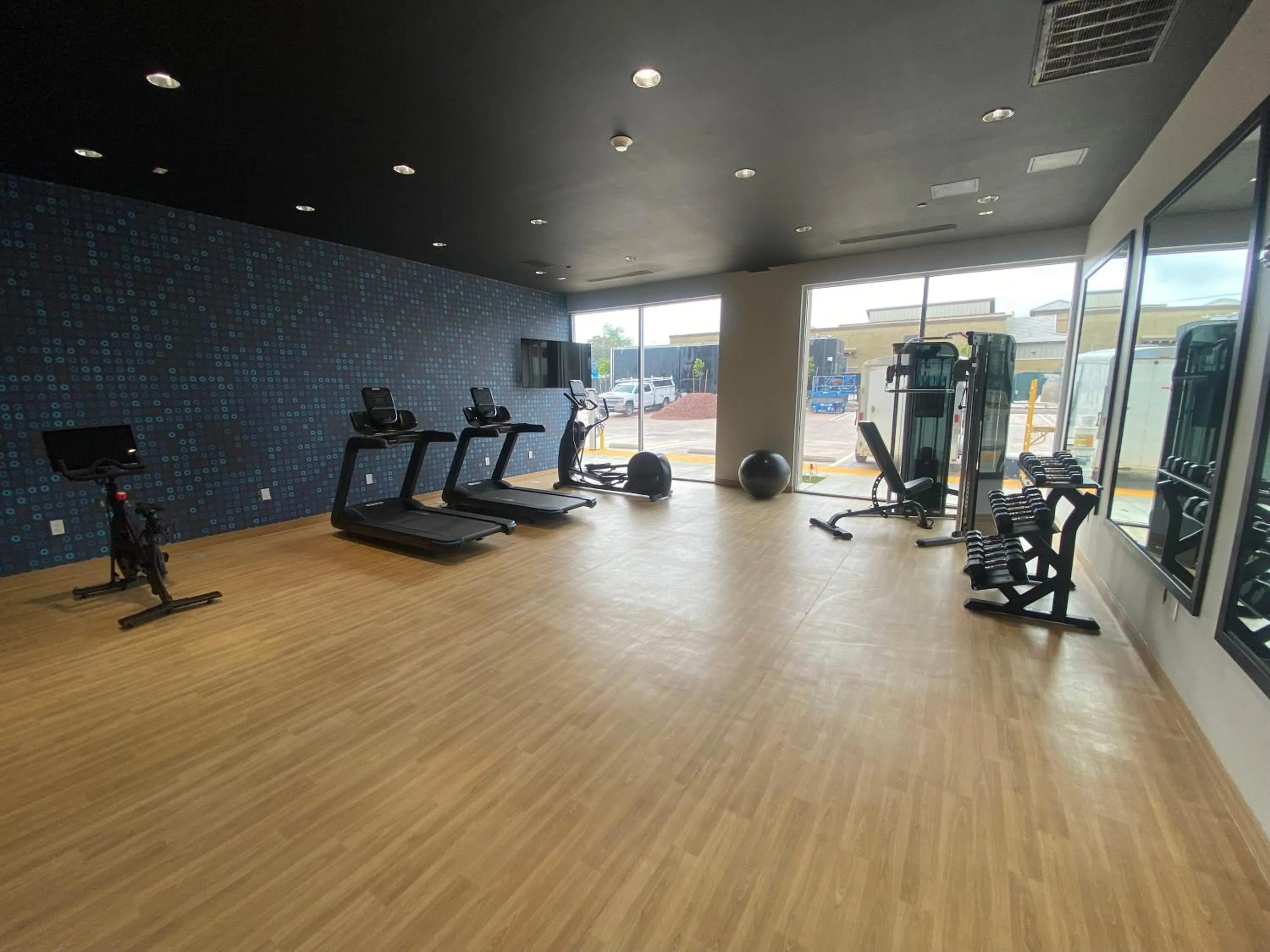 Fitness centre/facilities in La Quinta Inn & Suites by Wyndham Yucaipa