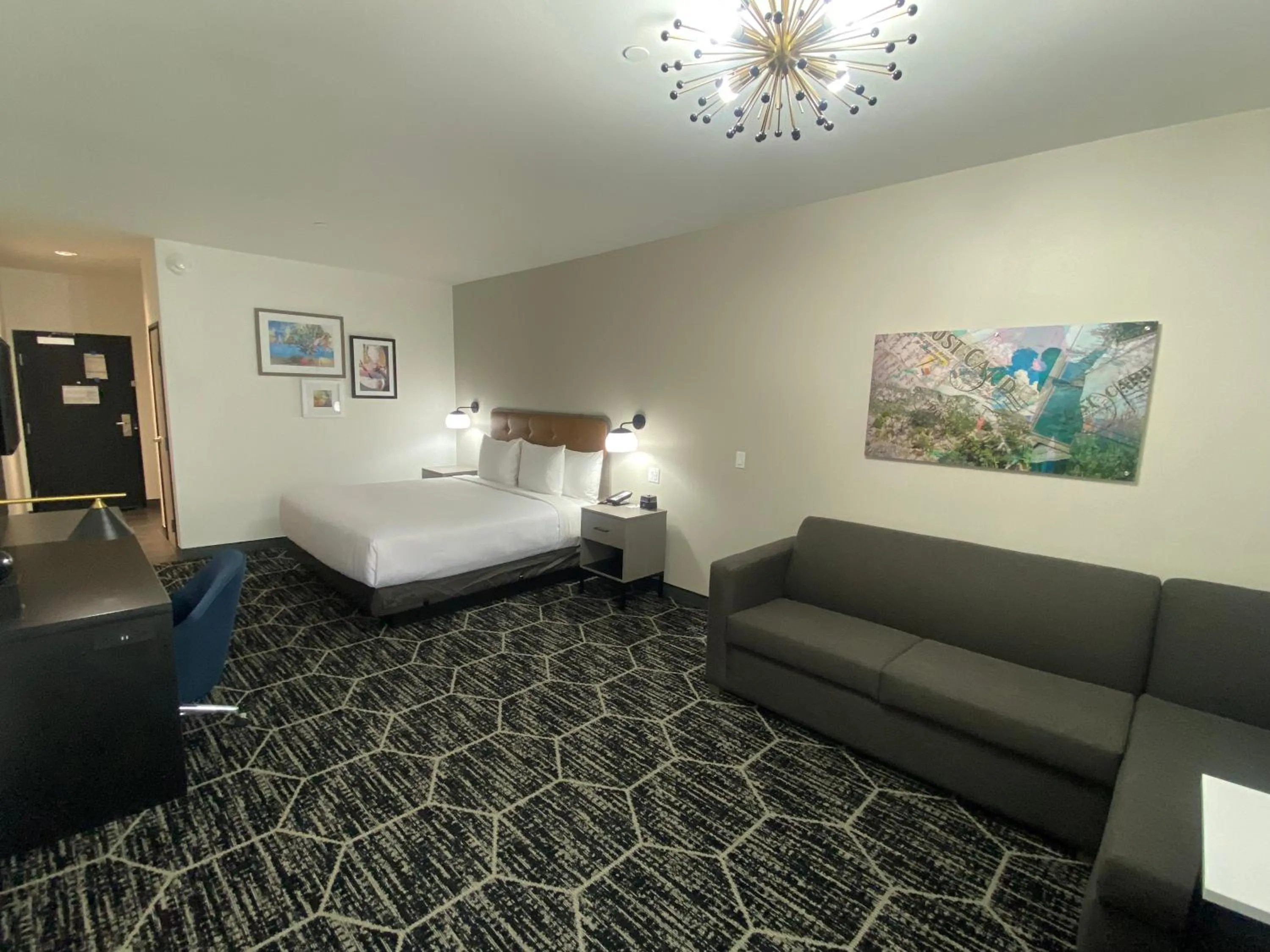 Bedroom, Bed in La Quinta Inn & Suites by Wyndham Yucaipa