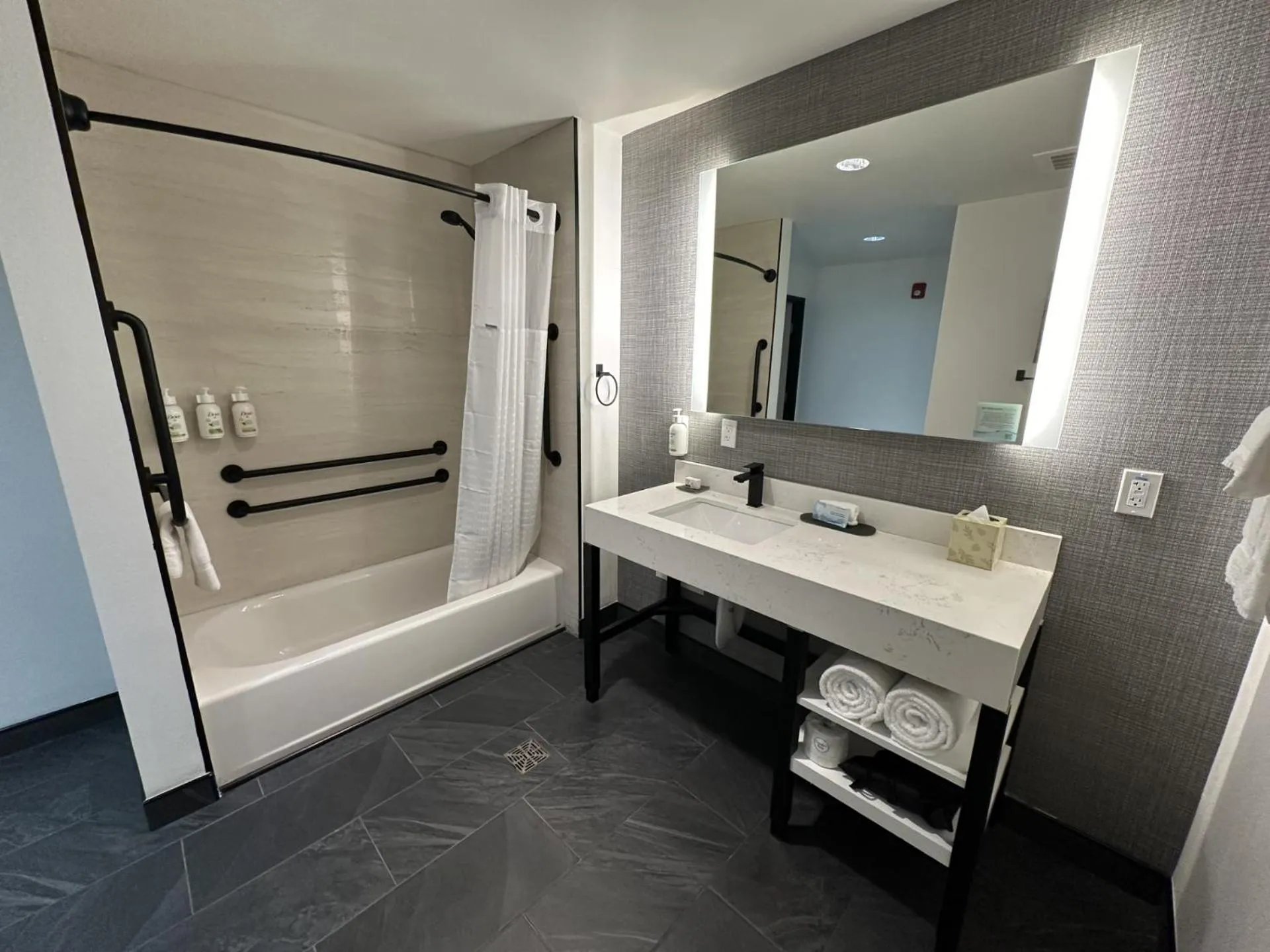 Bathroom in La Quinta Inn & Suites by Wyndham Yucaipa