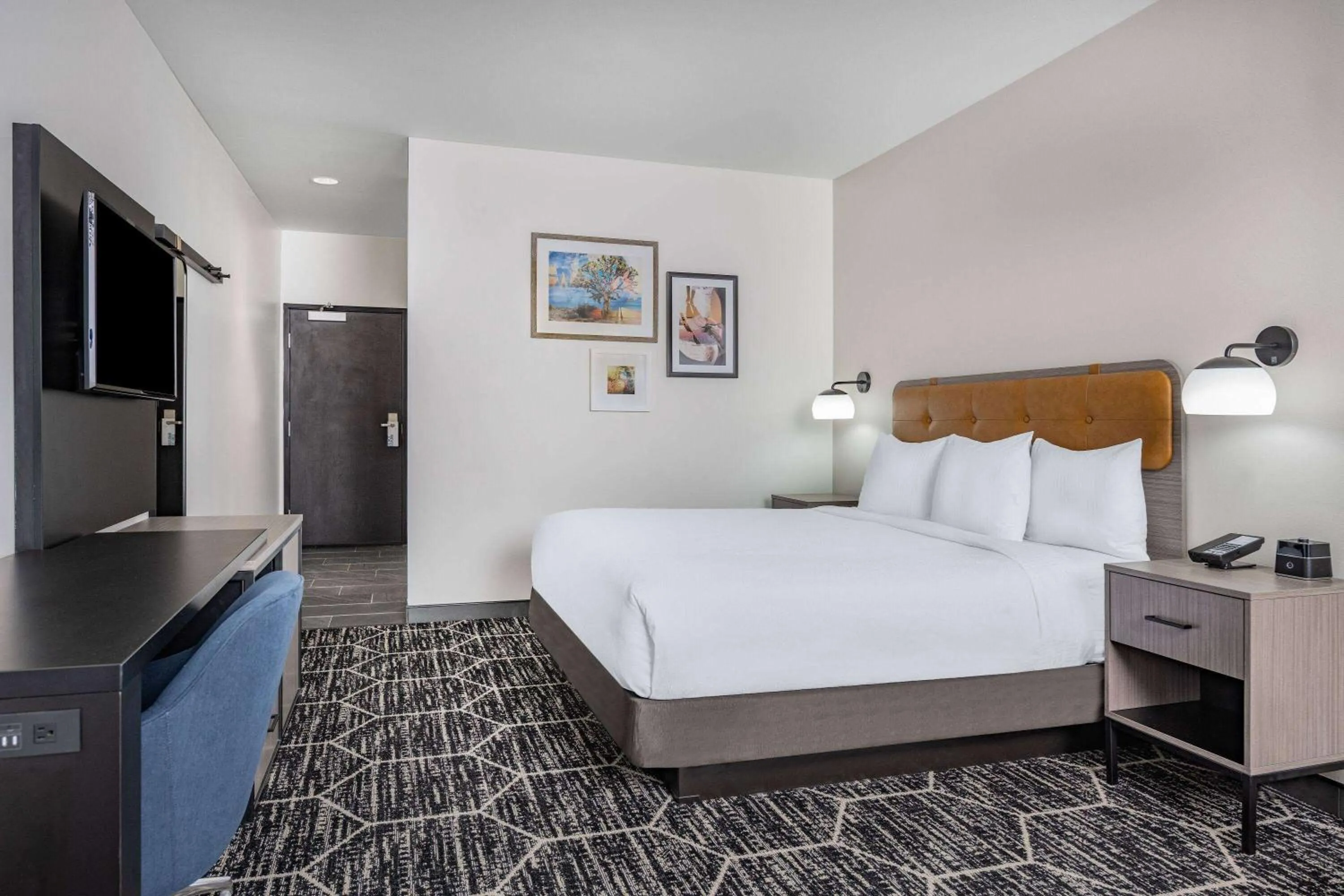 Bed in La Quinta Inn & Suites by Wyndham Yucaipa