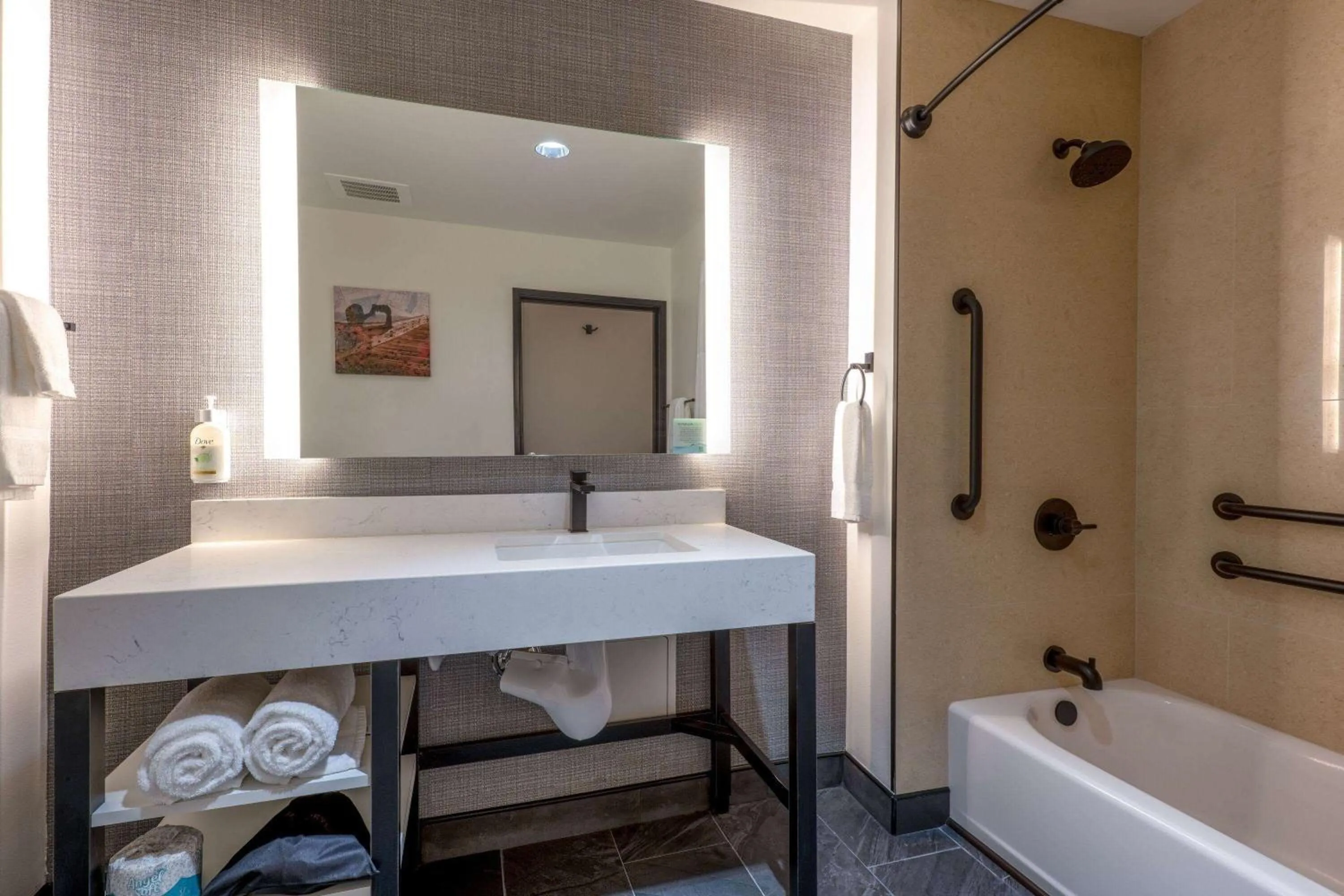 TV and multimedia in La Quinta Inn & Suites by Wyndham Yucaipa