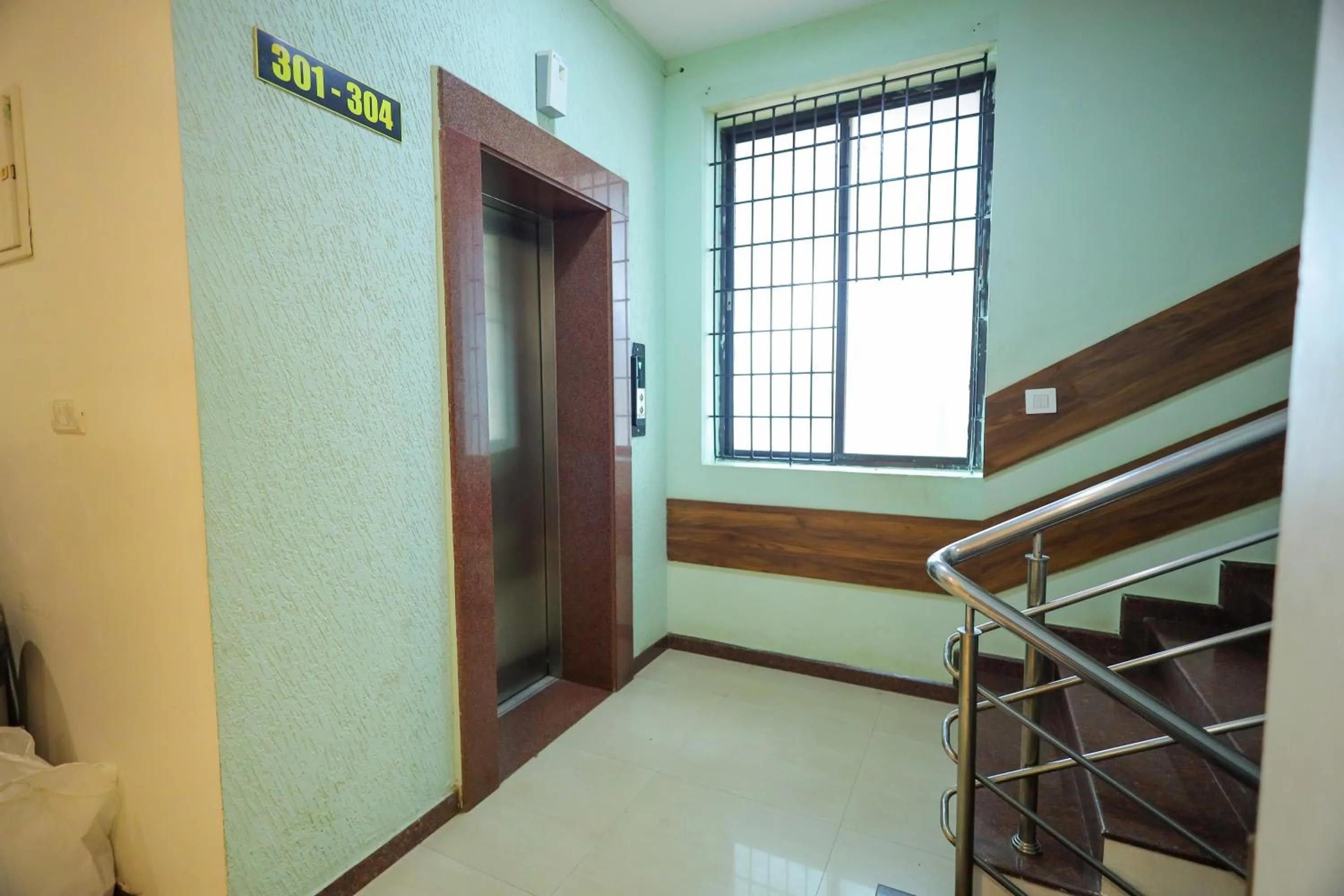 Hotel Plaza Heights by RAK Rooms, Mangaluru