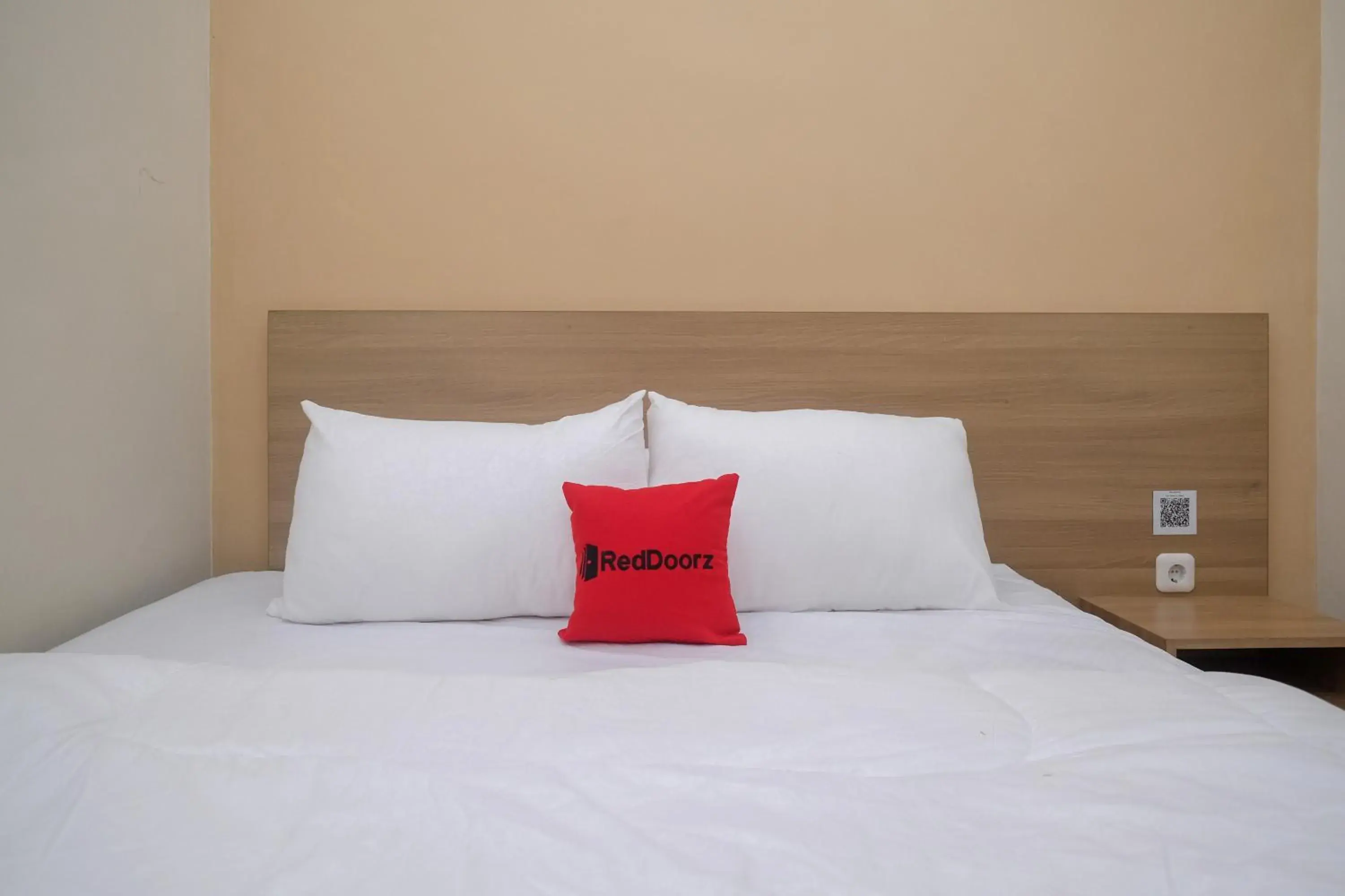 Double Room in RedDoorz Plus near UMS Solo 2 Double Room in RedDoorz Plus near UMS Solo 2