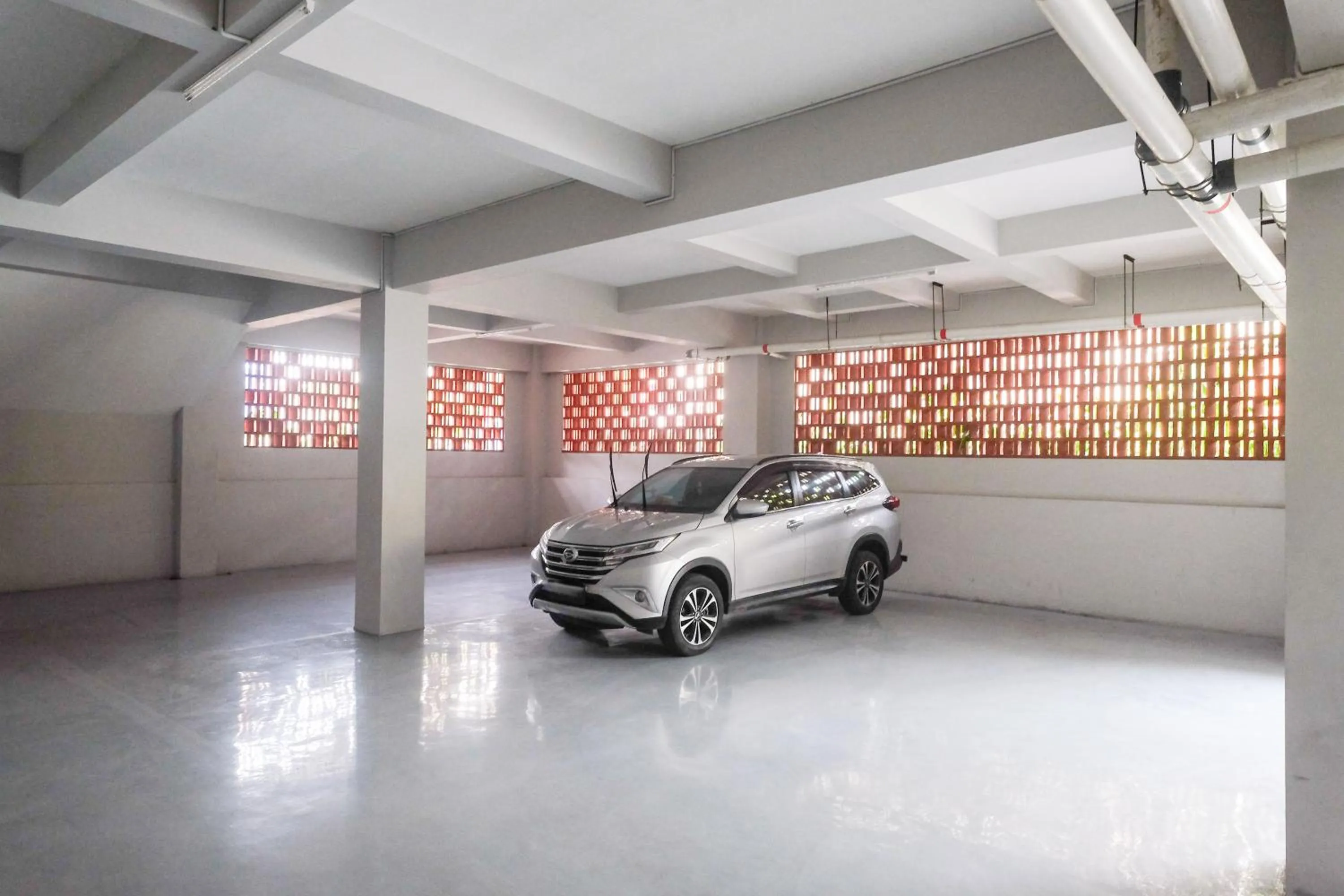 Parking in RedDoorz Plus near UMS Solo 2