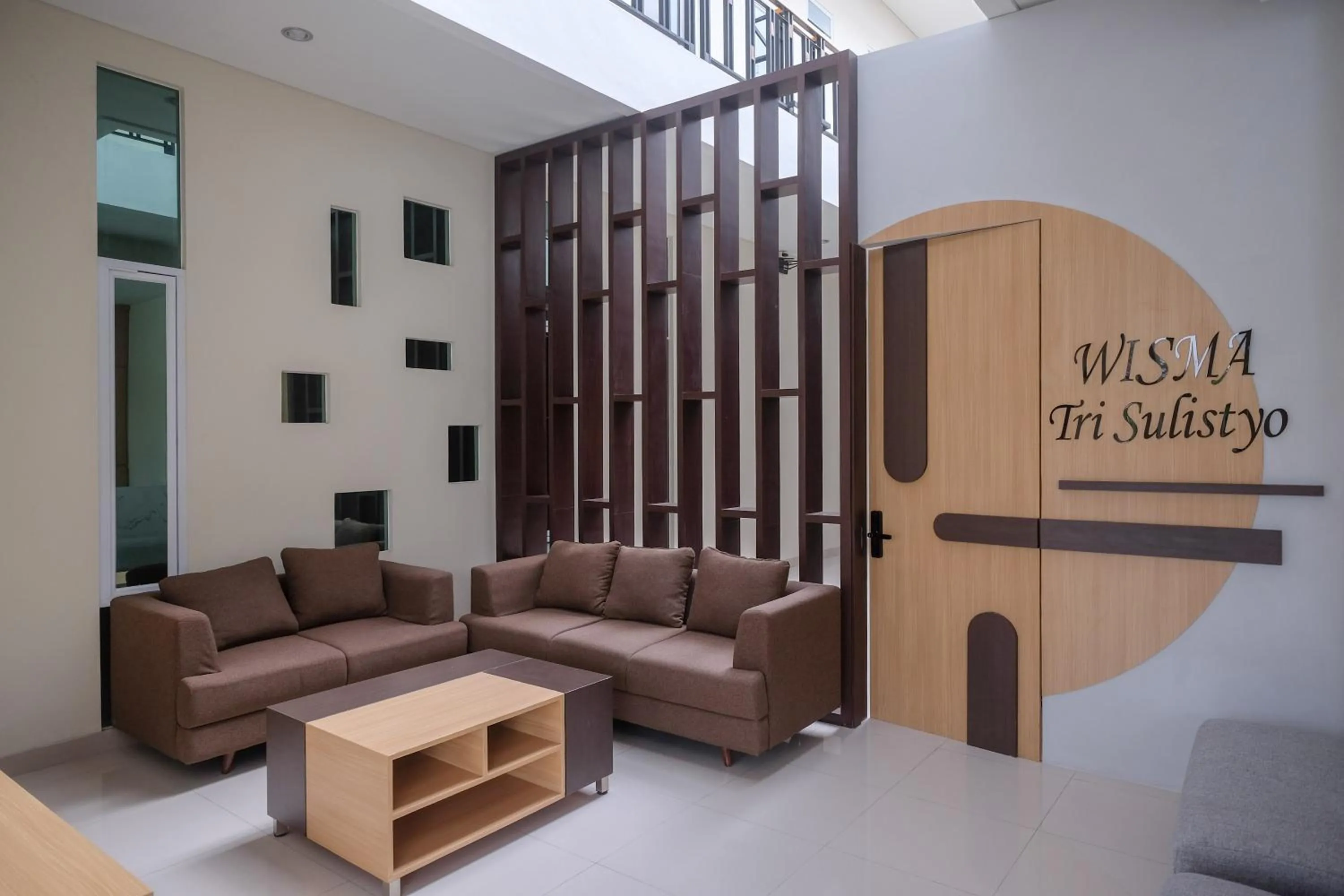 Living room in RedDoorz Plus near UMS Solo 2