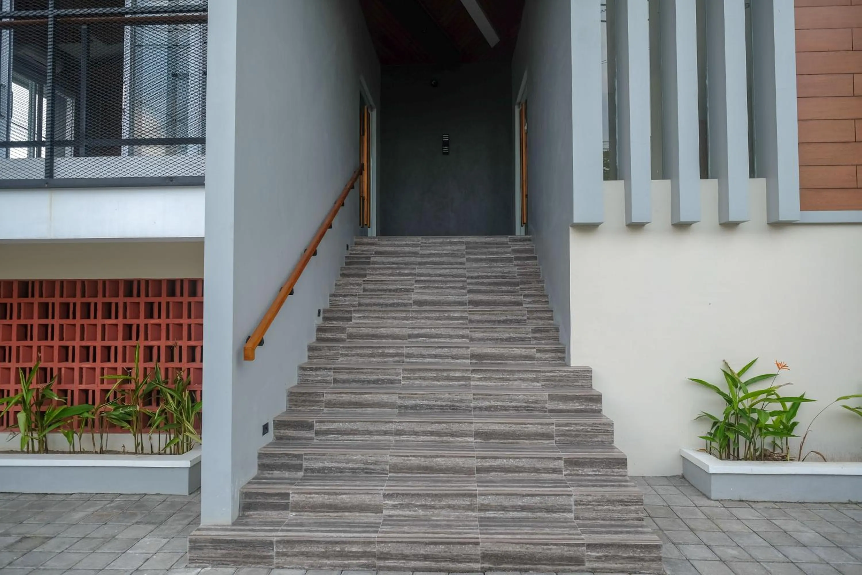 Facade/entrance in RedDoorz Plus near UMS Solo 2