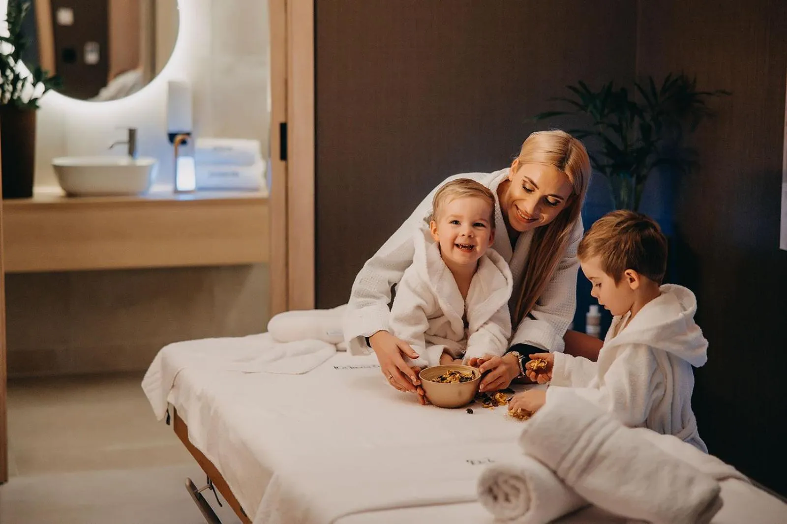 People in Hotel Linea Mare