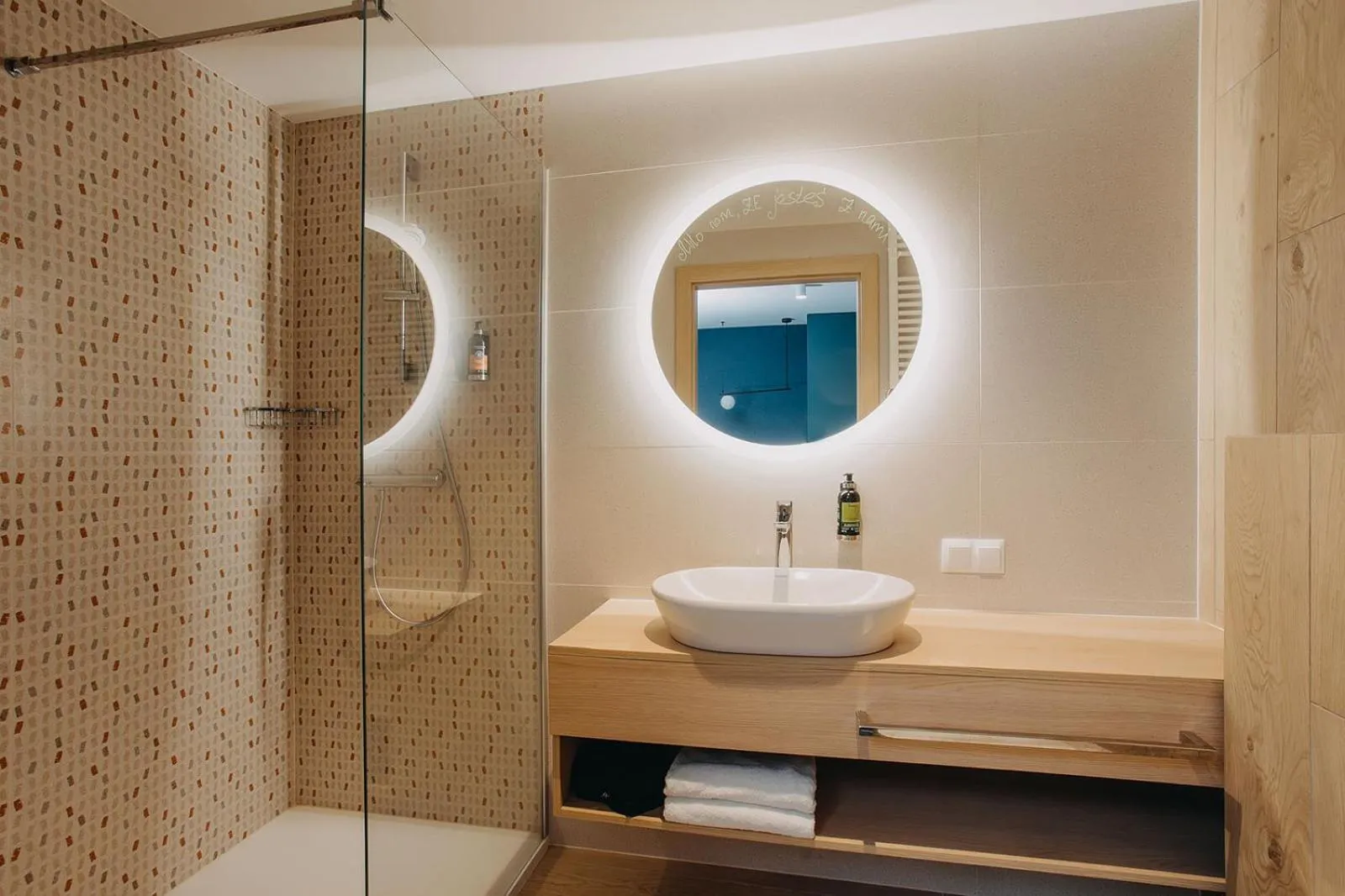 Shower in Hotel Linea Mare