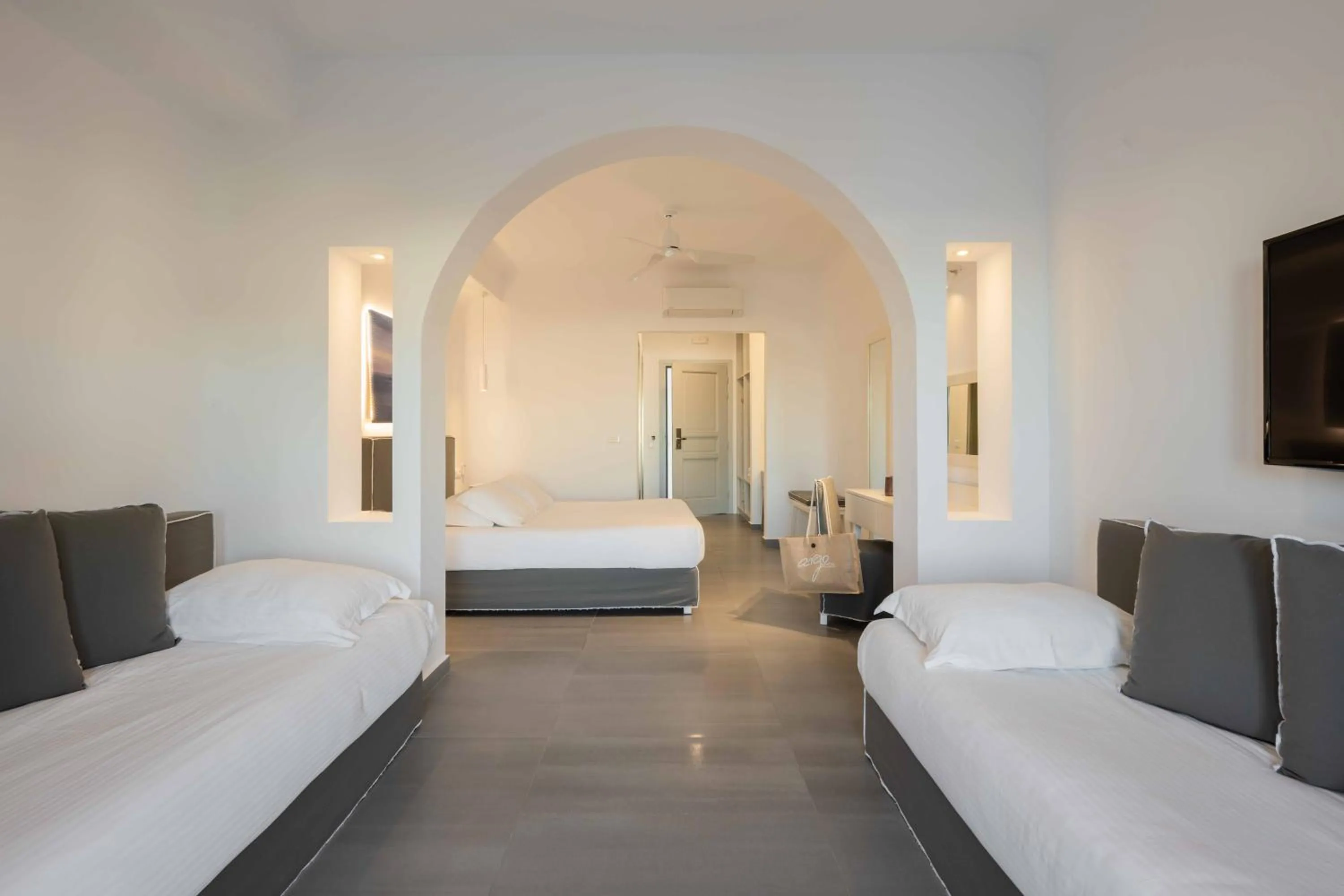 Photo of the whole room, Bed in Argo Hotel