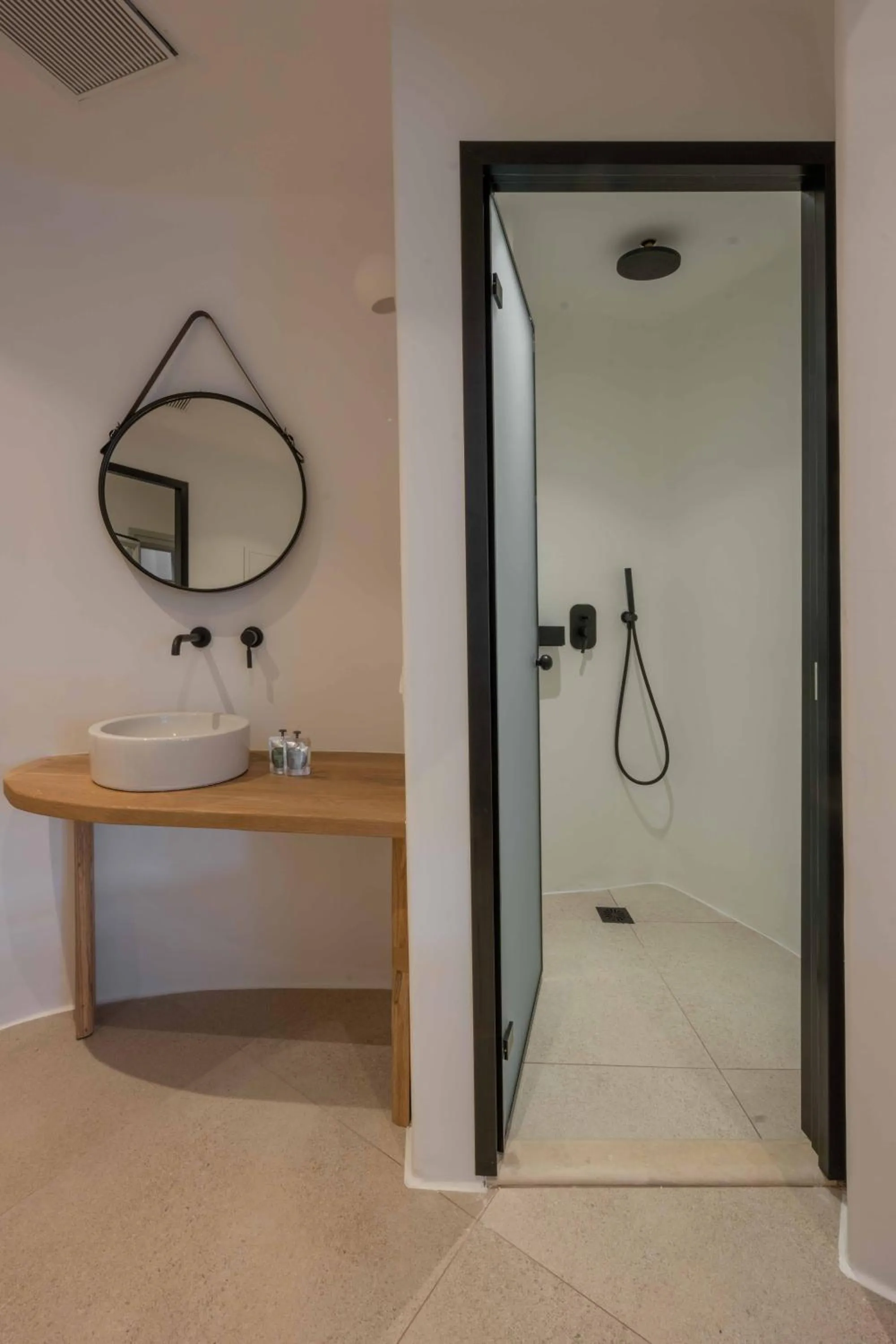 Bathroom in Argo Hotel