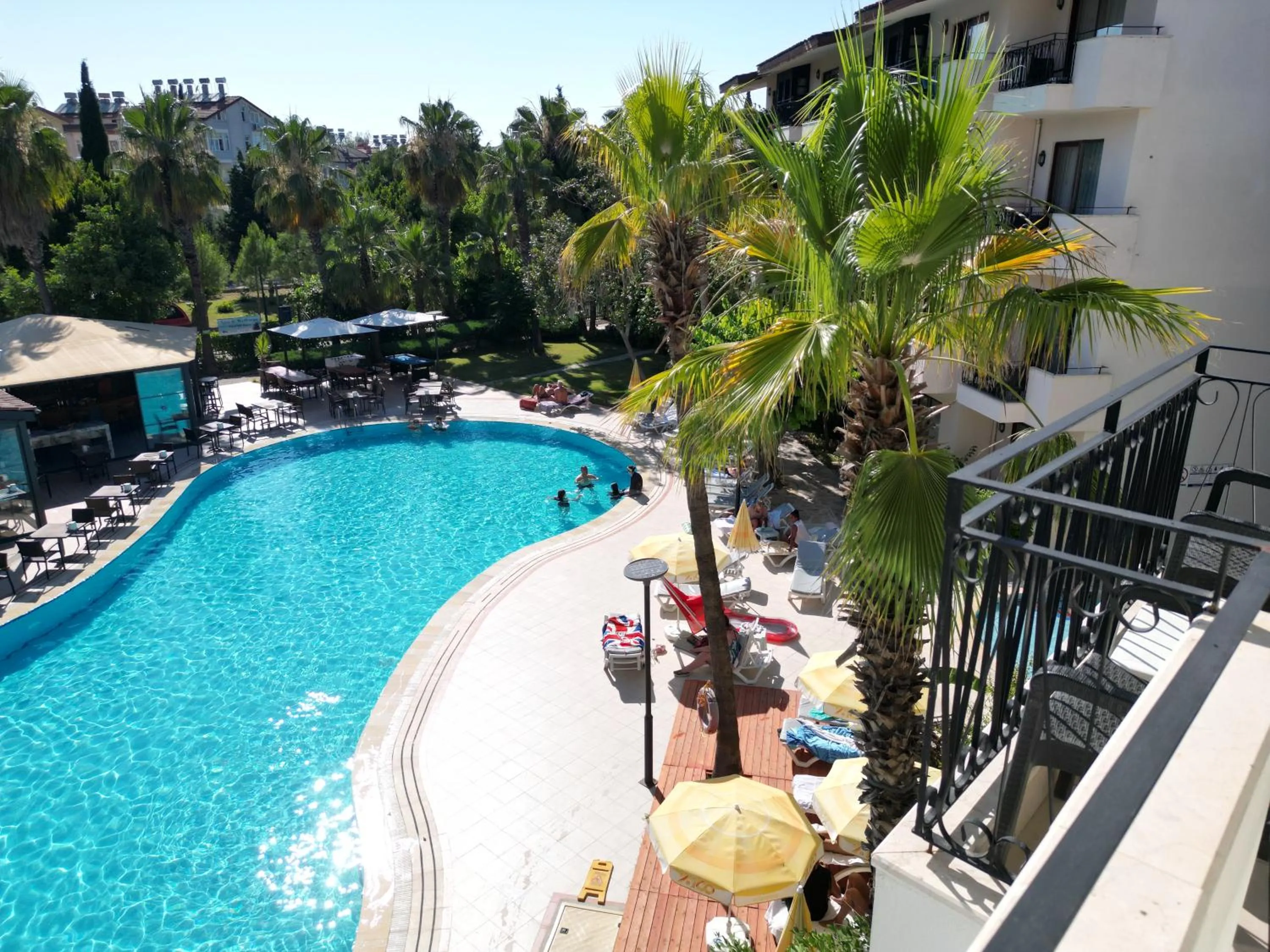 Day in LEMAS SUITE HOTEL