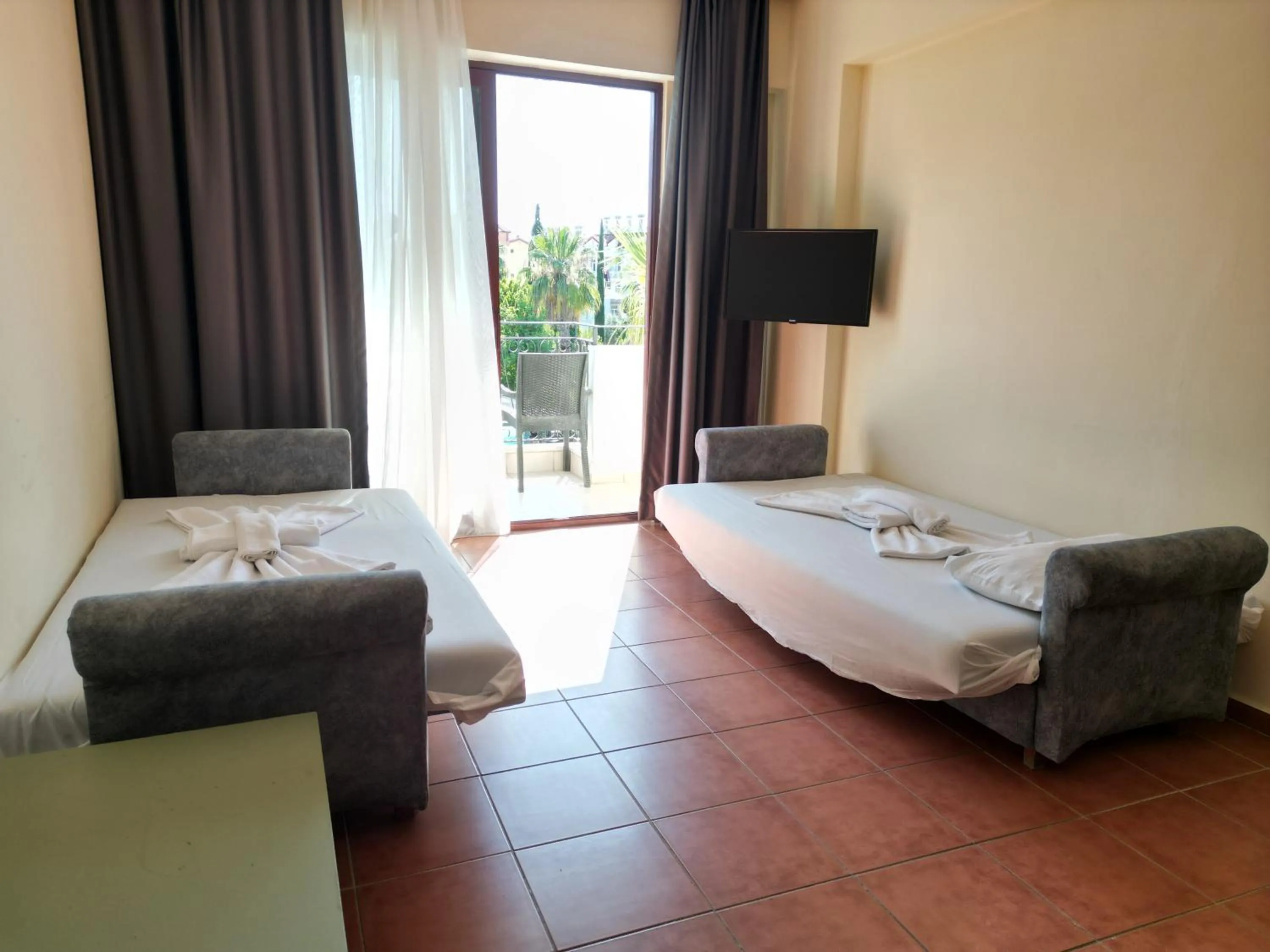 Living room, Bed in LEMAS SUITE HOTEL