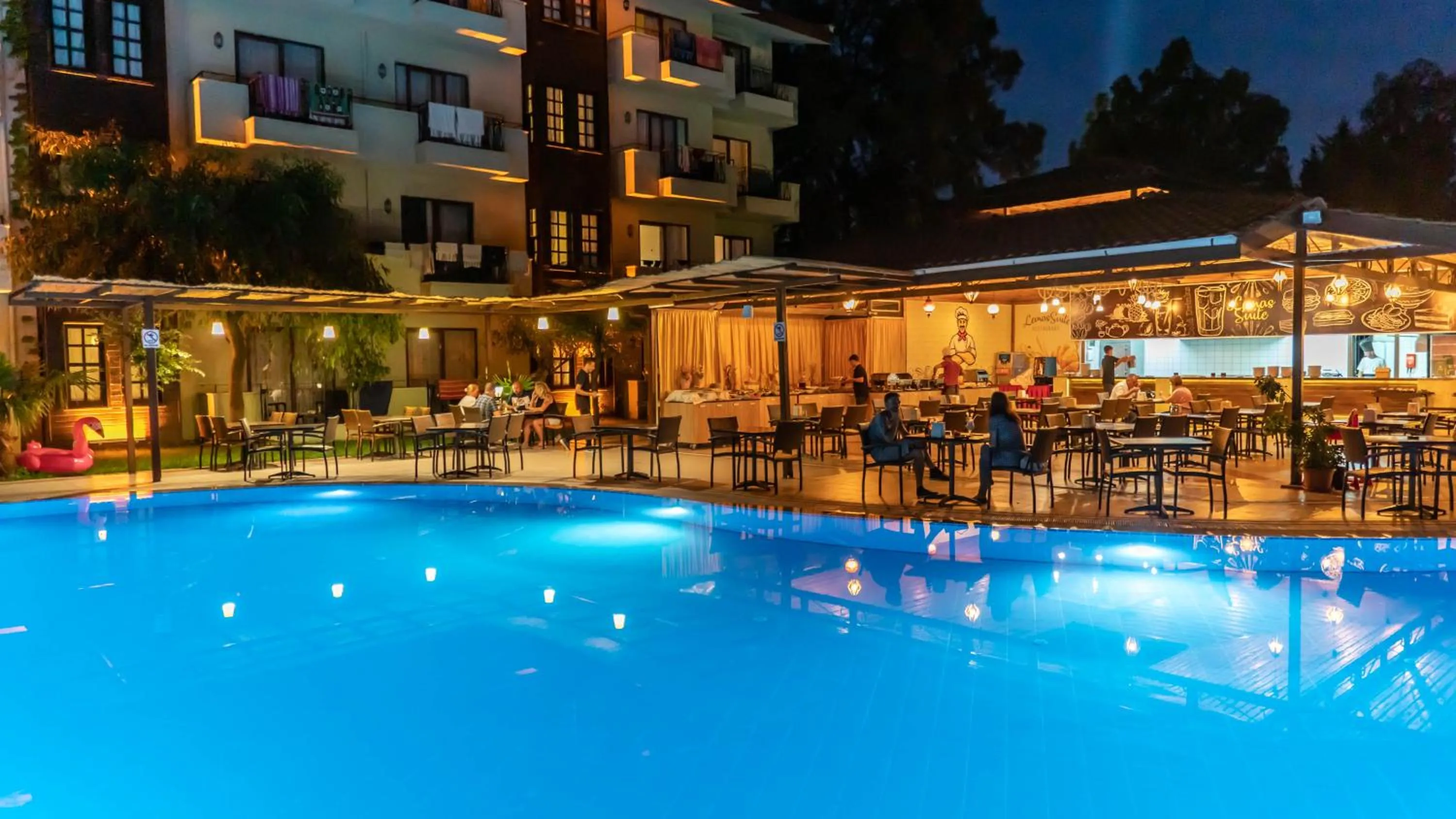 Restaurant/places to eat in LEMAS SUITE HOTEL