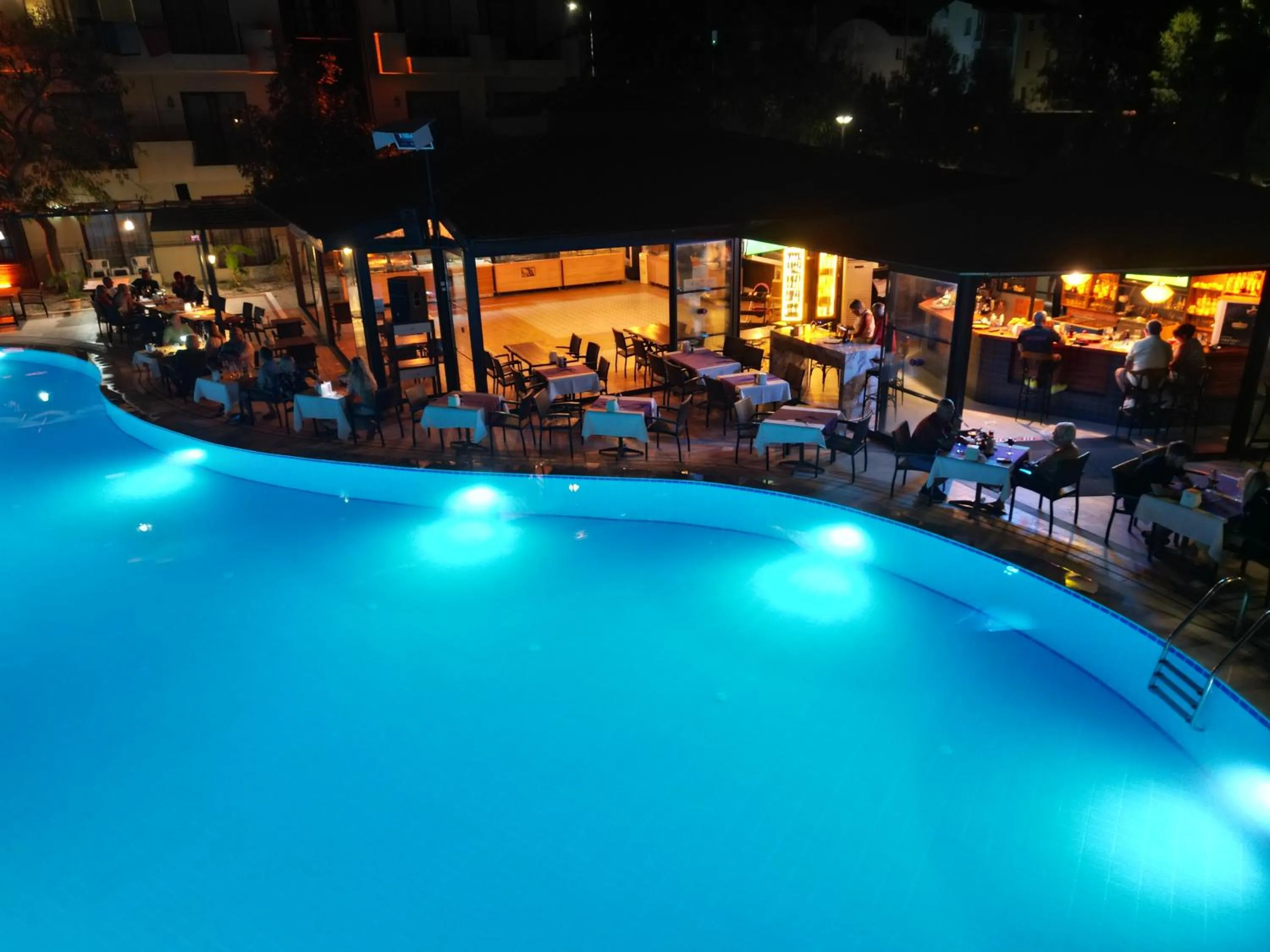 Night in LEMAS SUITE HOTEL