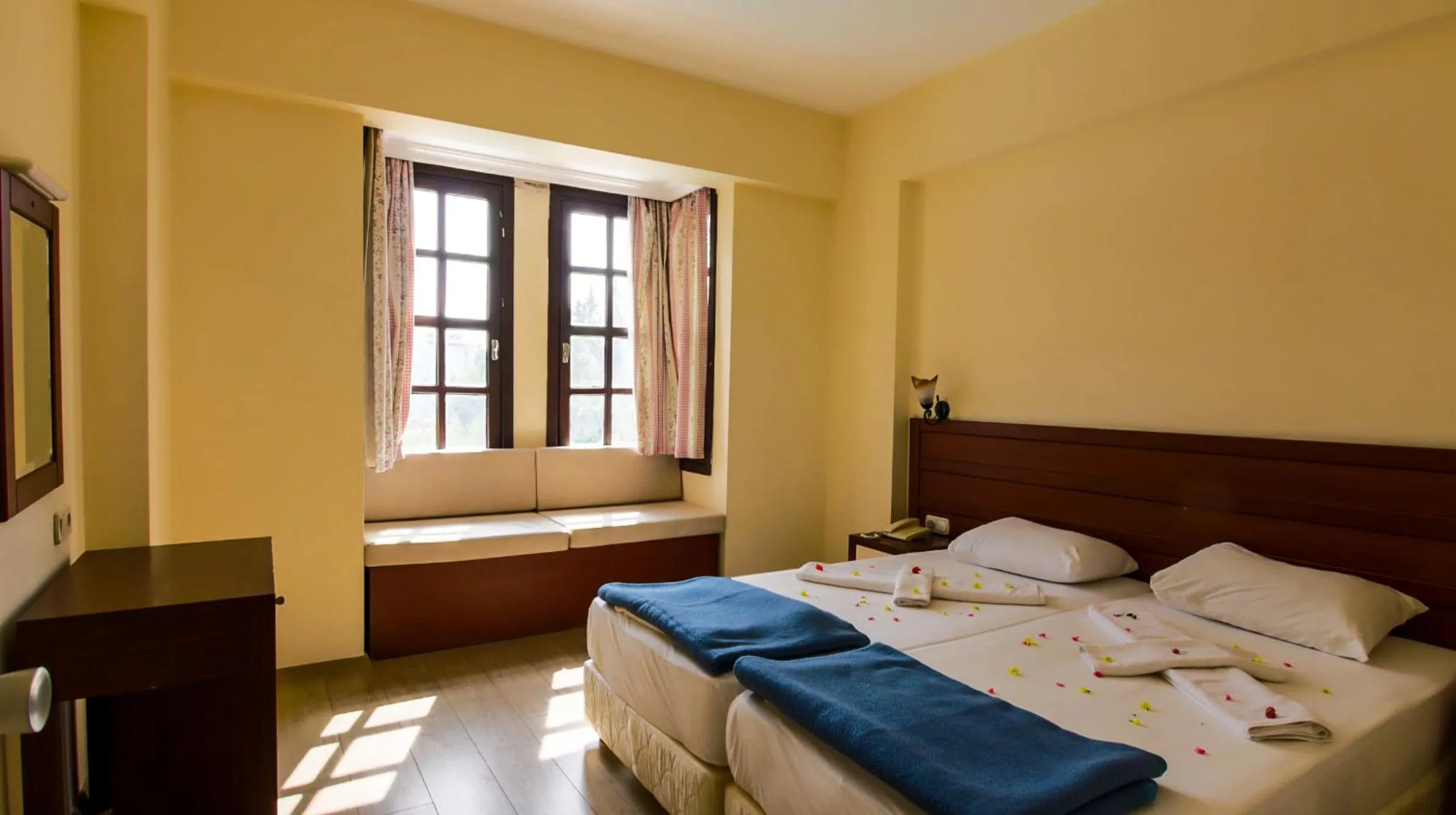 Bed in LEMAS SUITE HOTEL