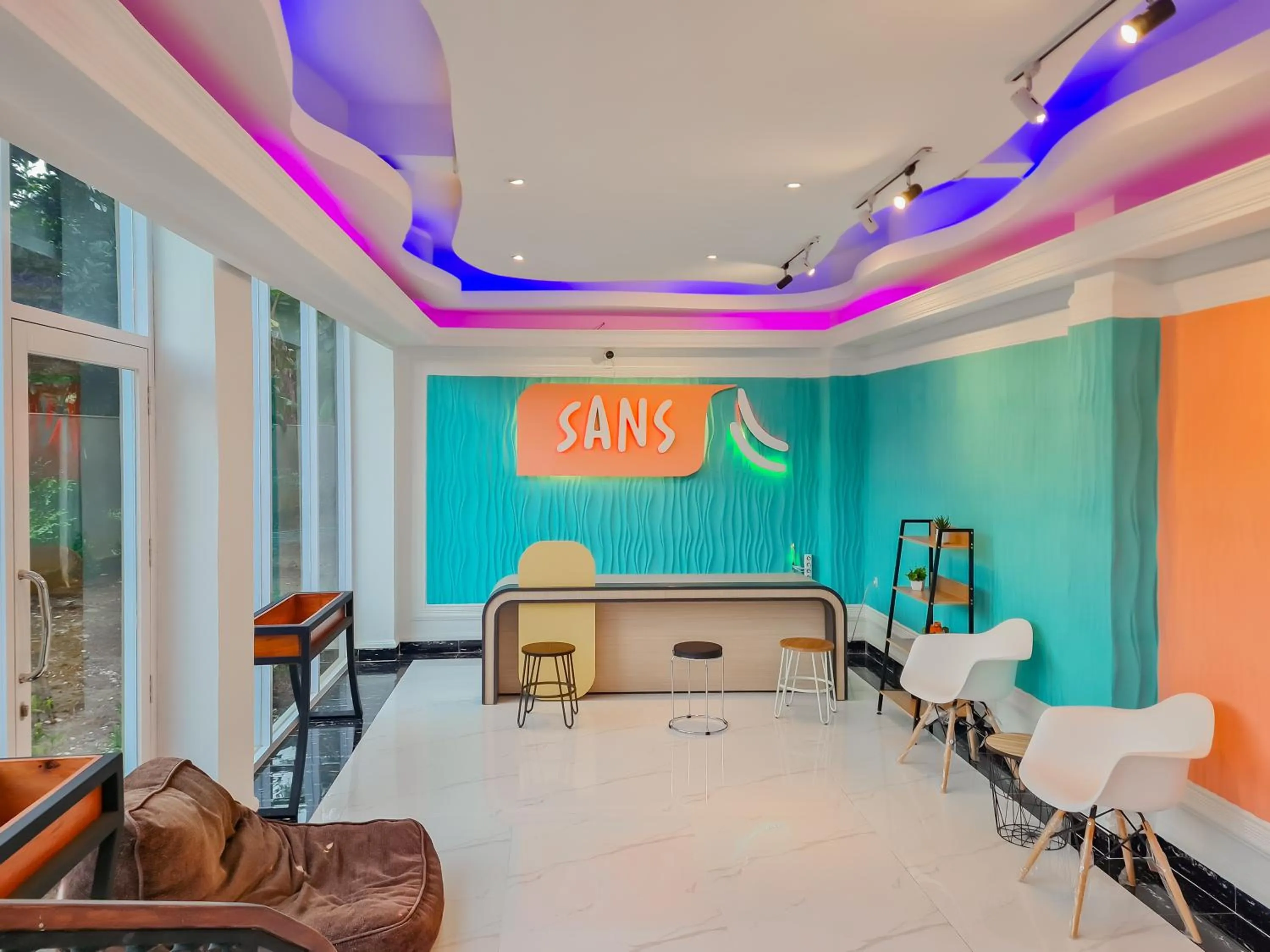 Lobby or reception in Sans Hotel Grand Sabaraya Cikampek