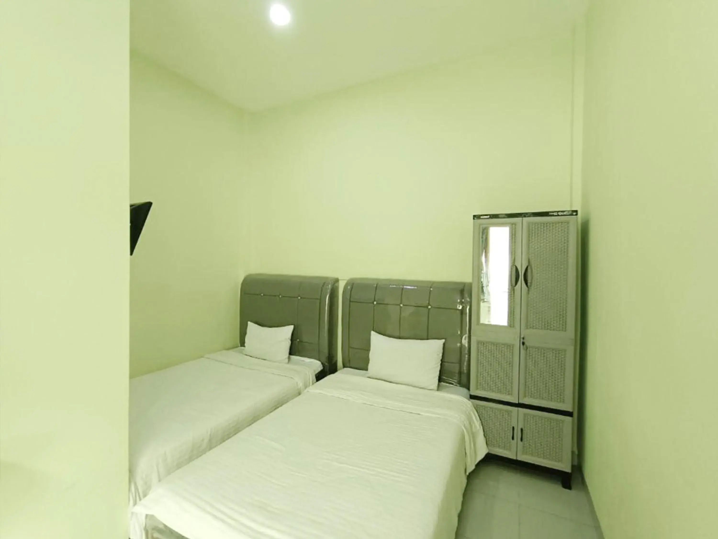 Standard Twin Room in Pudan Residence Balige By Helocus Standard Twin Room in Pudan Residence Balige By Helocus