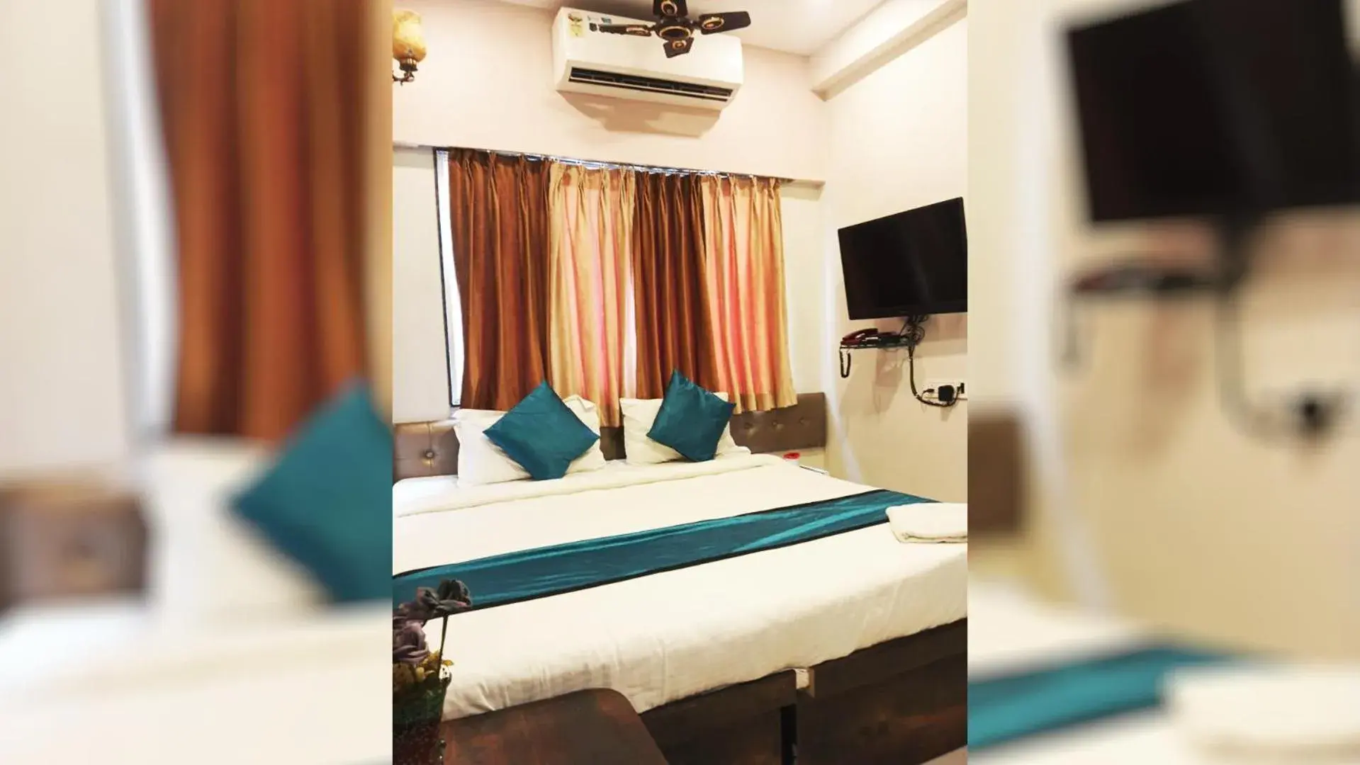 Large Double Room in The Byke Business Hotel - Signature Planet Vijay Nagar Large Double Room in The Byke Business Hotel - Signature Planet Vijay Nagar