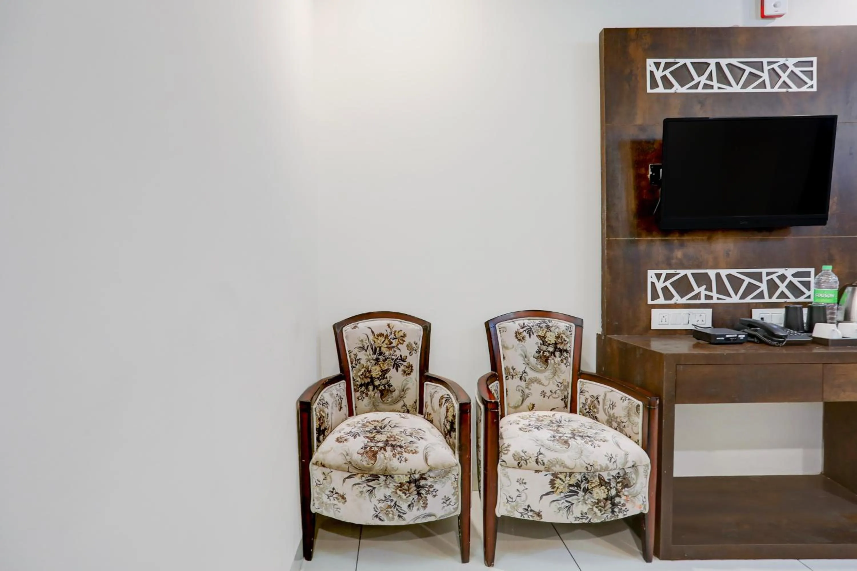 TV and multimedia in The Byke Business Hotel - Signature Planet Vijay Nagar