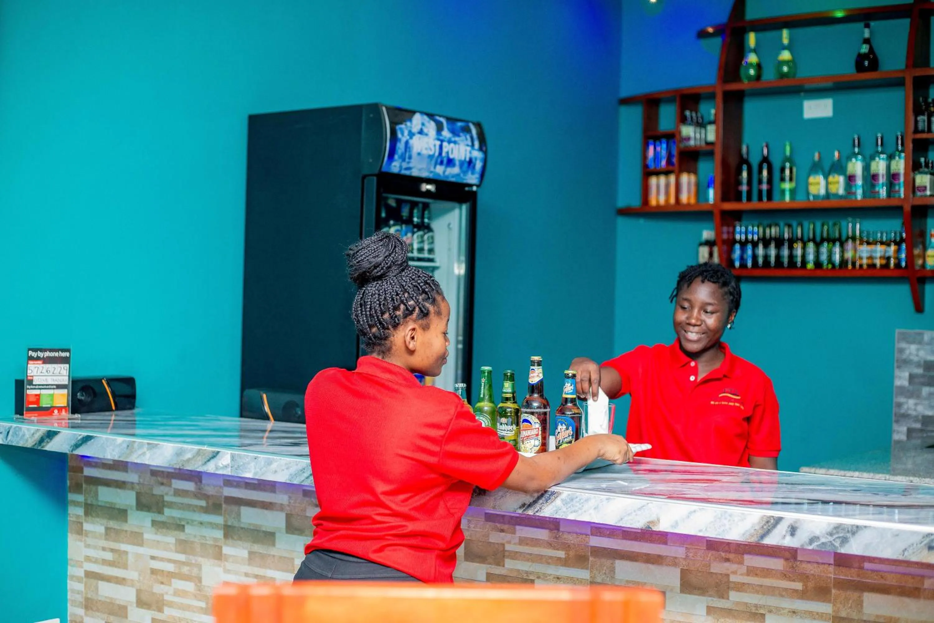 Lounge or bar in Kiteme Comfort Lodge